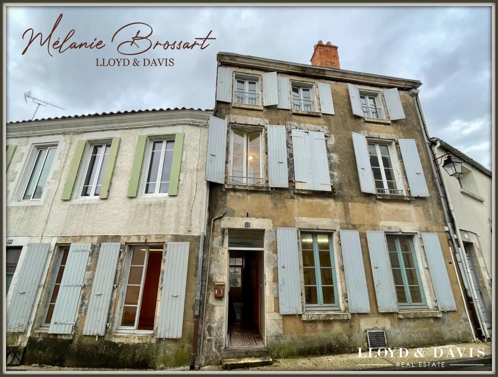 façade avant Immeuble à rénover au cœur de Marans avec fort potentiel d’investissement