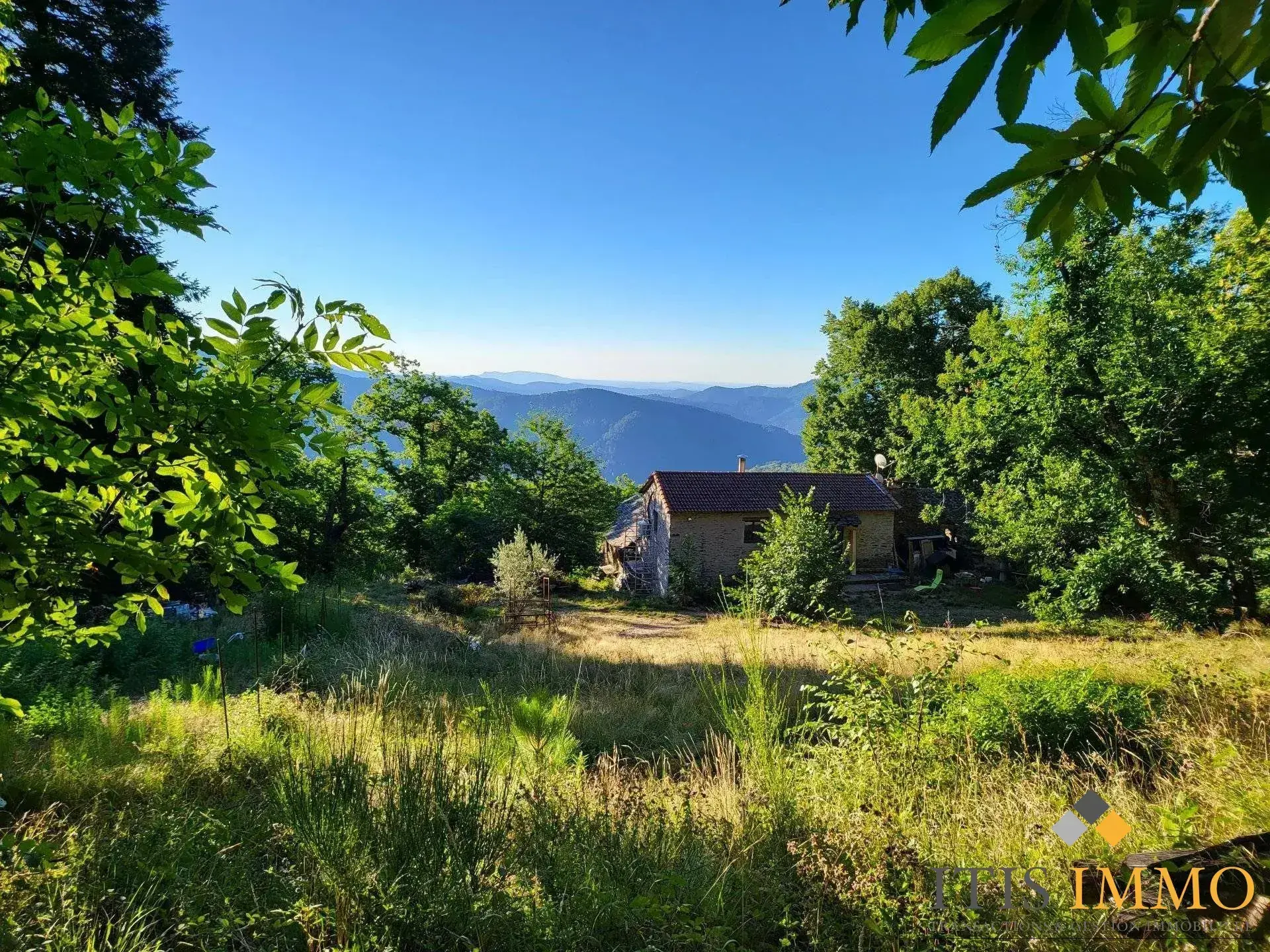 Maison rénovée avec vue panoramique dans les Cévennes - 162 m²