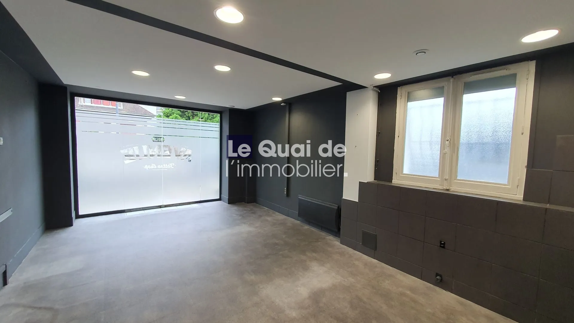Local commercial à vendre à Grenoble - 61,3 m² avec grandes vitrine et climatisation