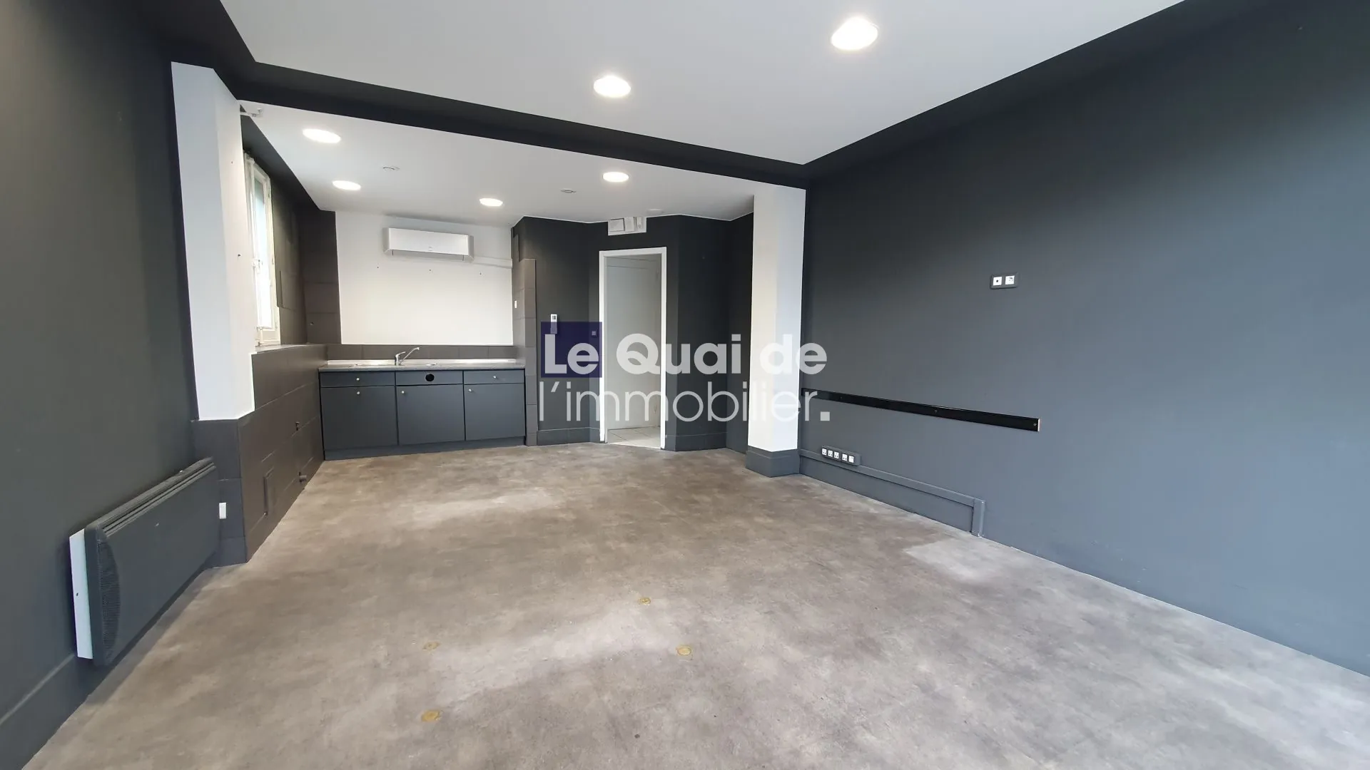 Local commercial à vendre à Grenoble - 61,3 m² avec grandes vitrine et climatisation 