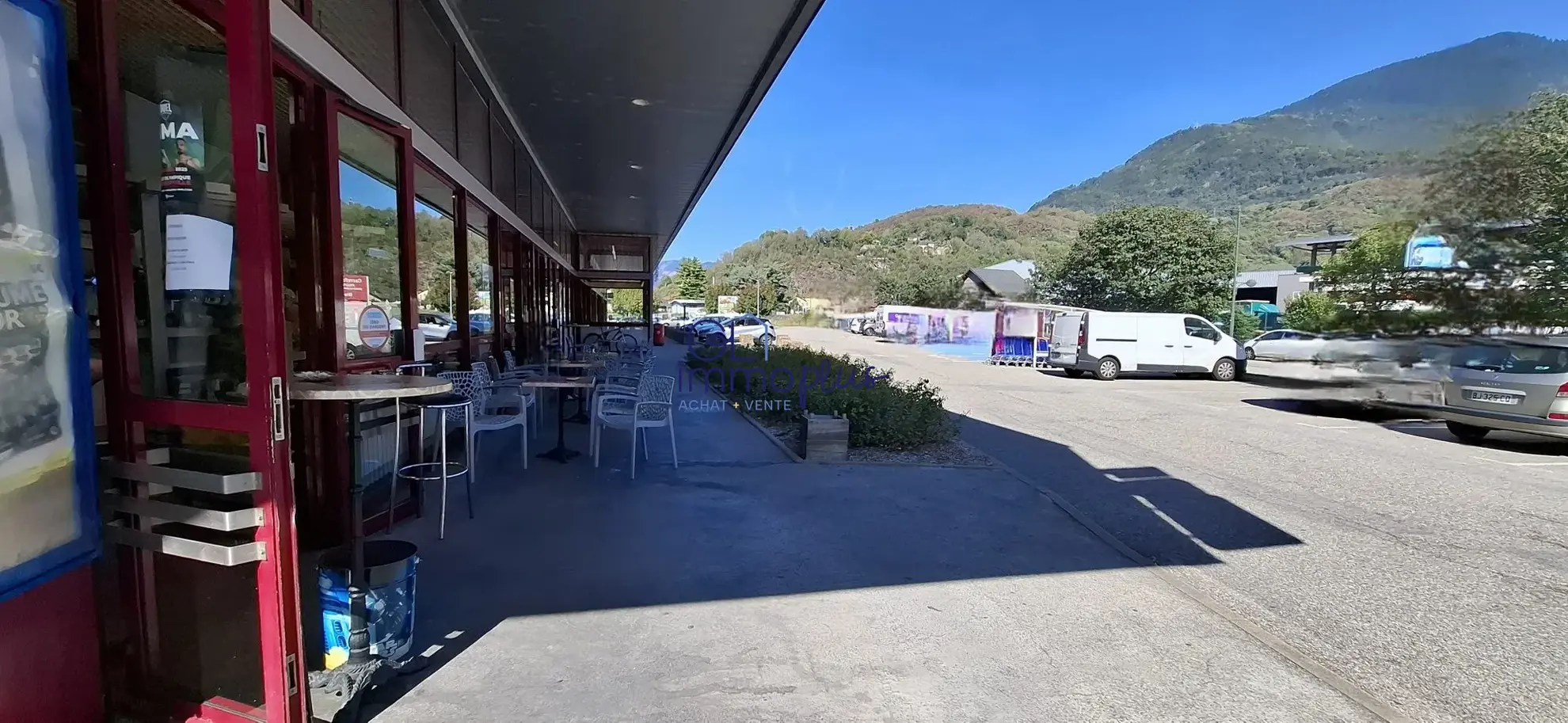 Fonds de commerce à vendre à Albertville avec terrasse et licences - Opportunité à saisir 