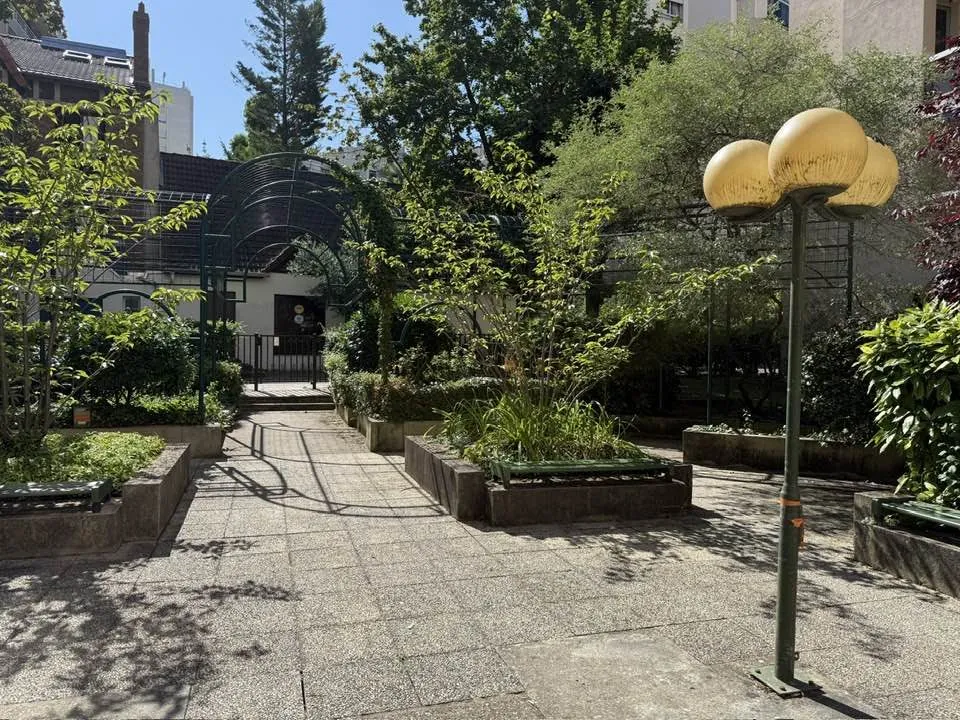 Studio à vendre à Vanves avec loggia, ascenseur et équipements modernes 