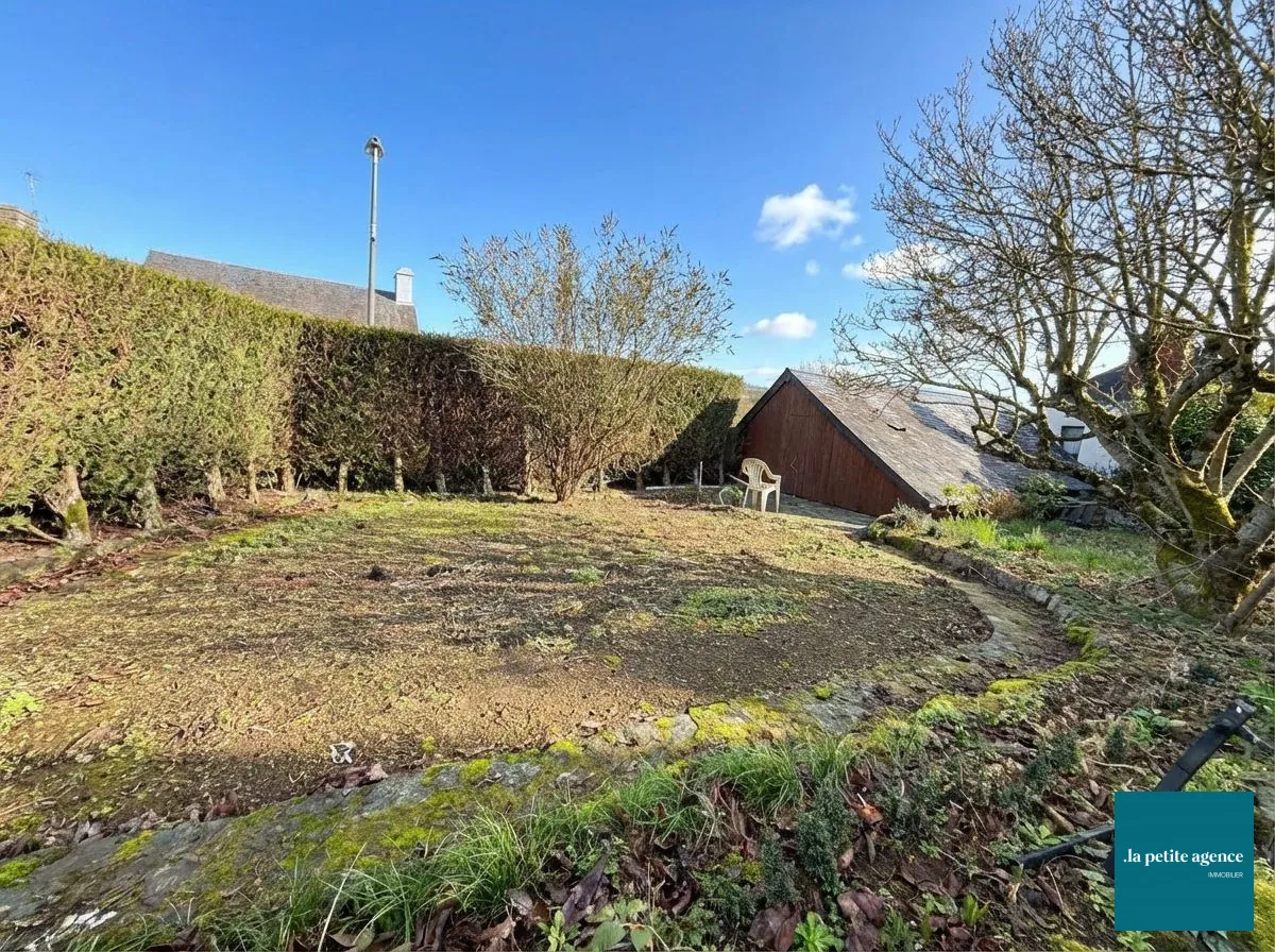 Grande maison en pierre à rénover à Saint Rémy avec jardin et garage 