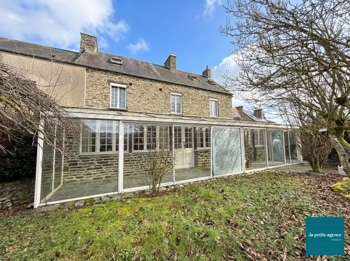 Grande maison en pierre à rénover à Saint Rémy avec jardin et garage 