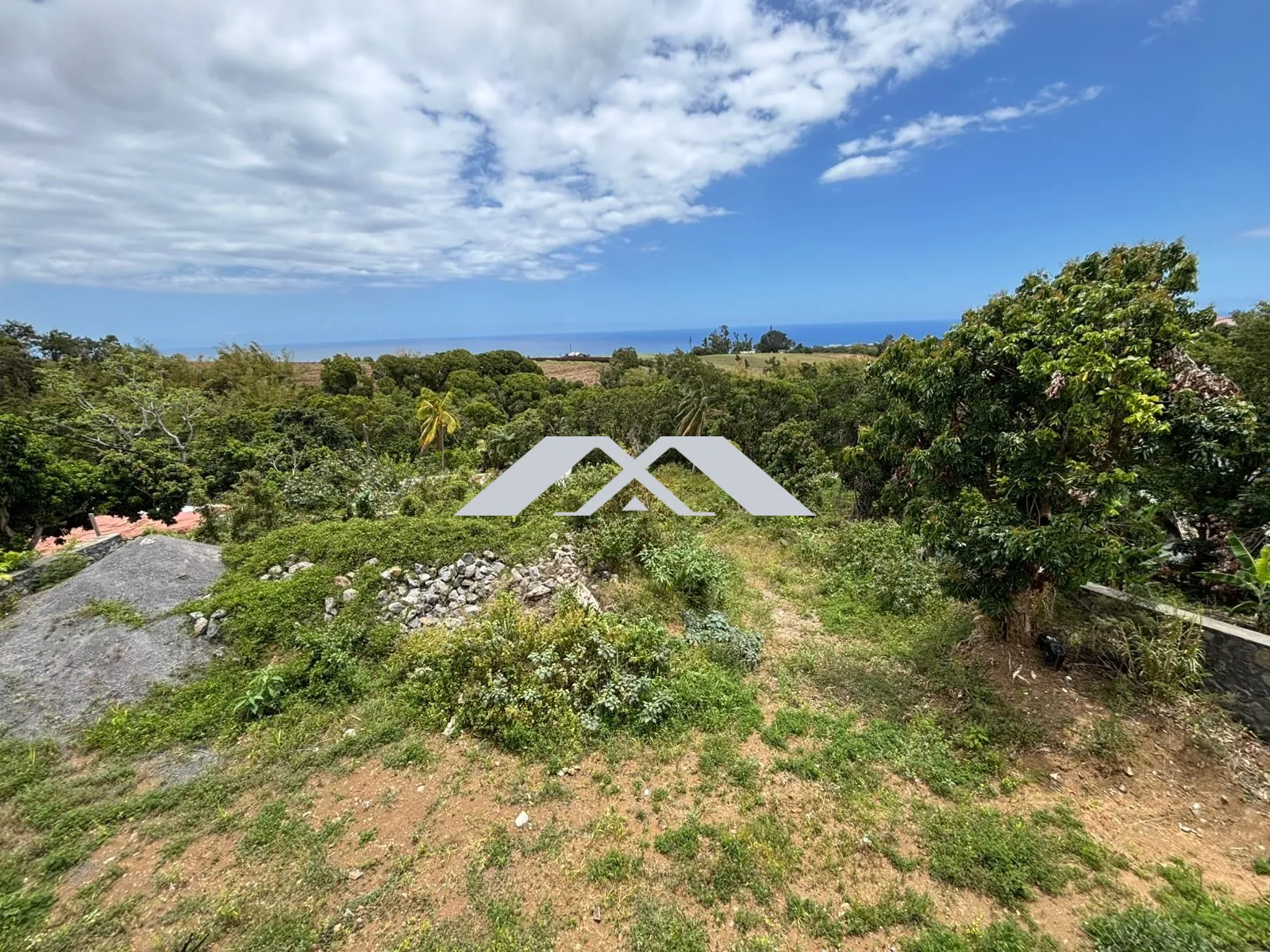 Terrain constructible de 443 m² à Sainte-Marie avec vue mer