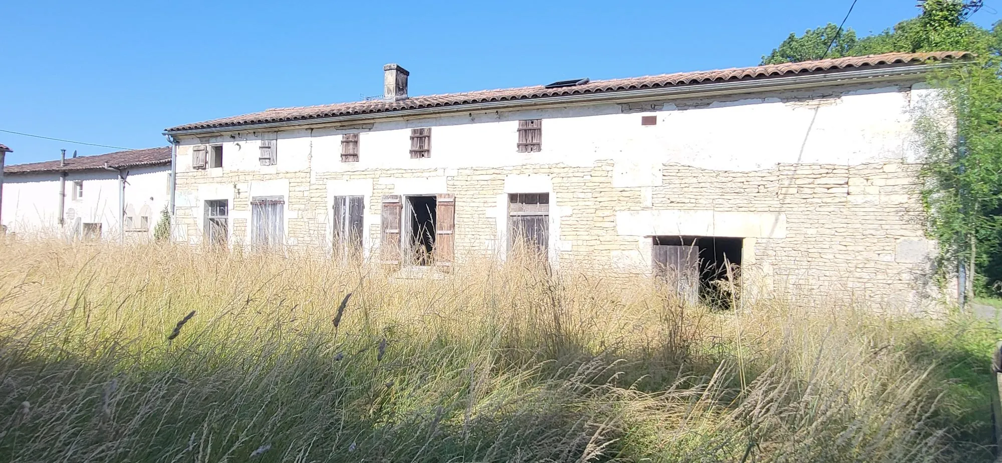 Maison à rénover de 100 m² avec grand potentiel à Cherves-Richemont