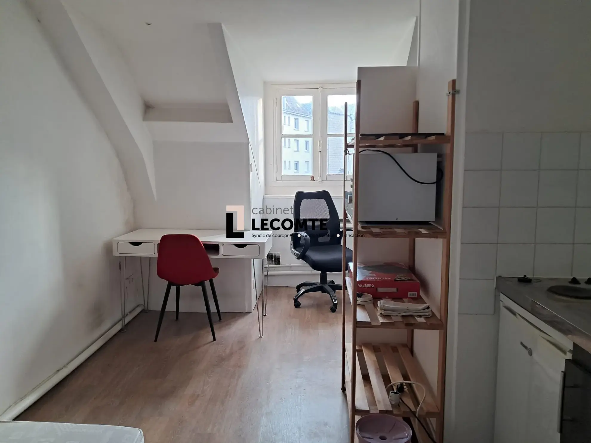 Studio de 15 m² à Rennes, dernier étage, proximité transports et commodités