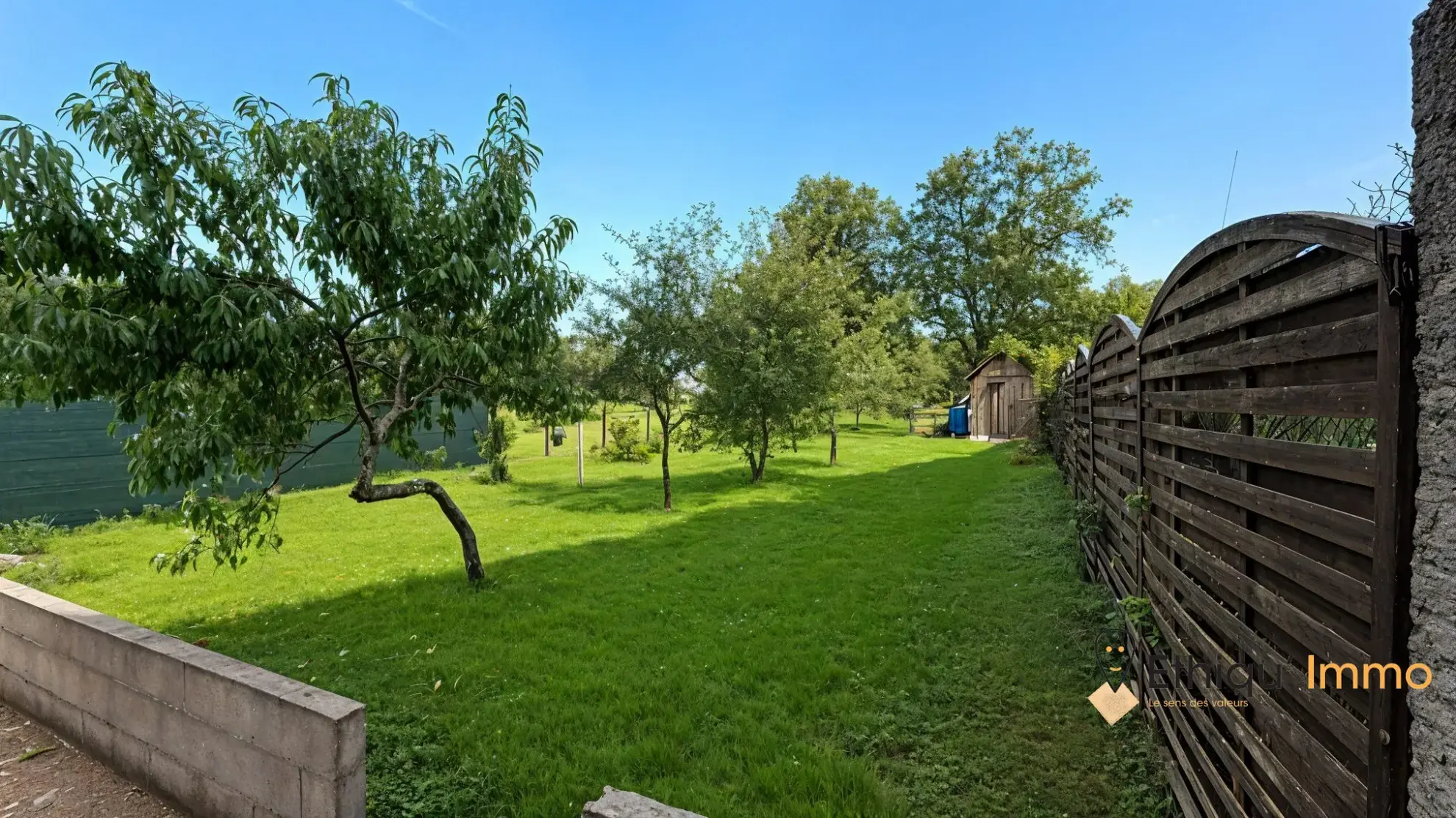 Maison en pierre de 102 m² à vendre à Proverville, quartier calme et terrain arboré