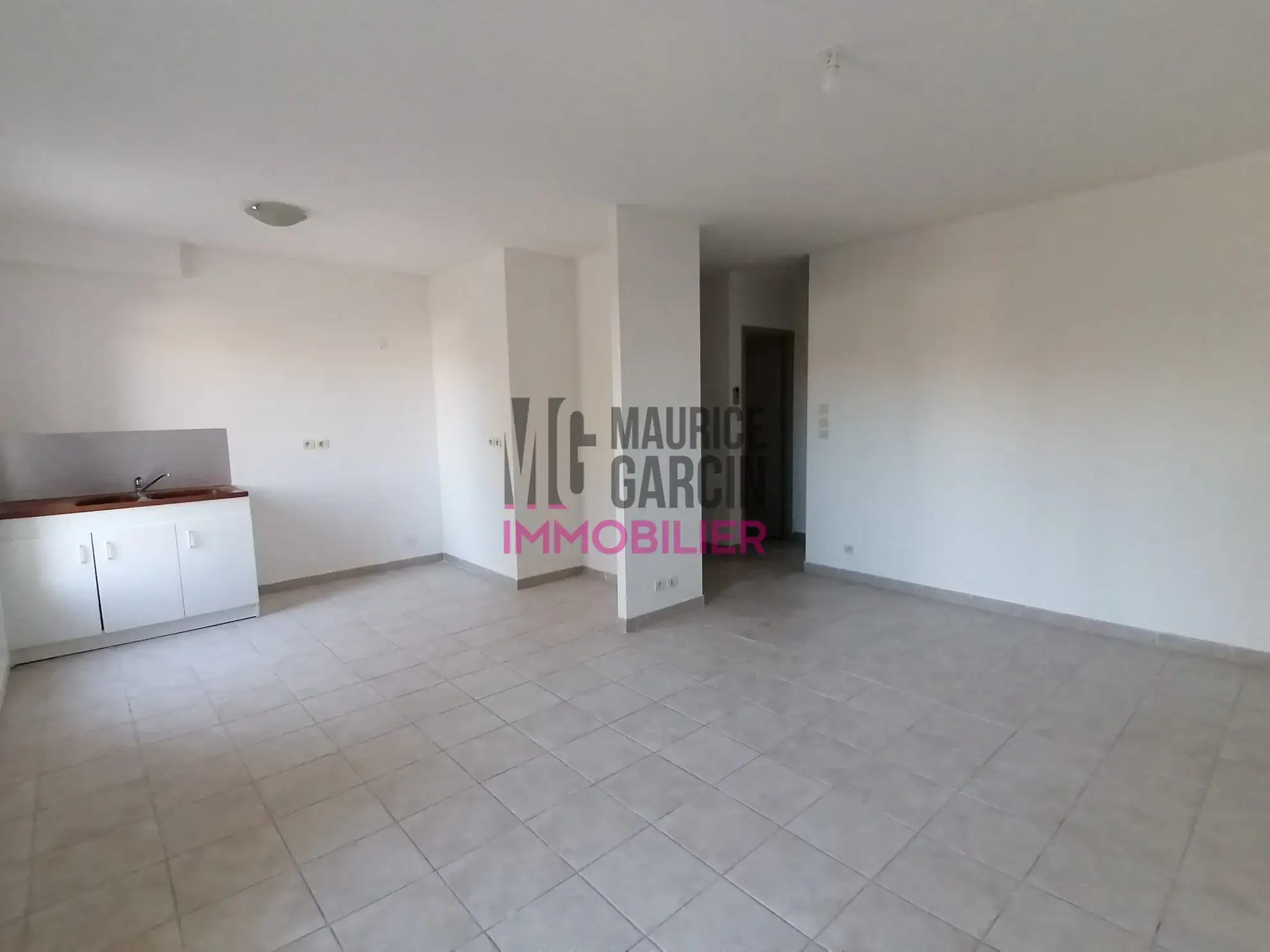 Appartement T2 avec terrasse et parking à L'Isle-sur-la-Sorgue 