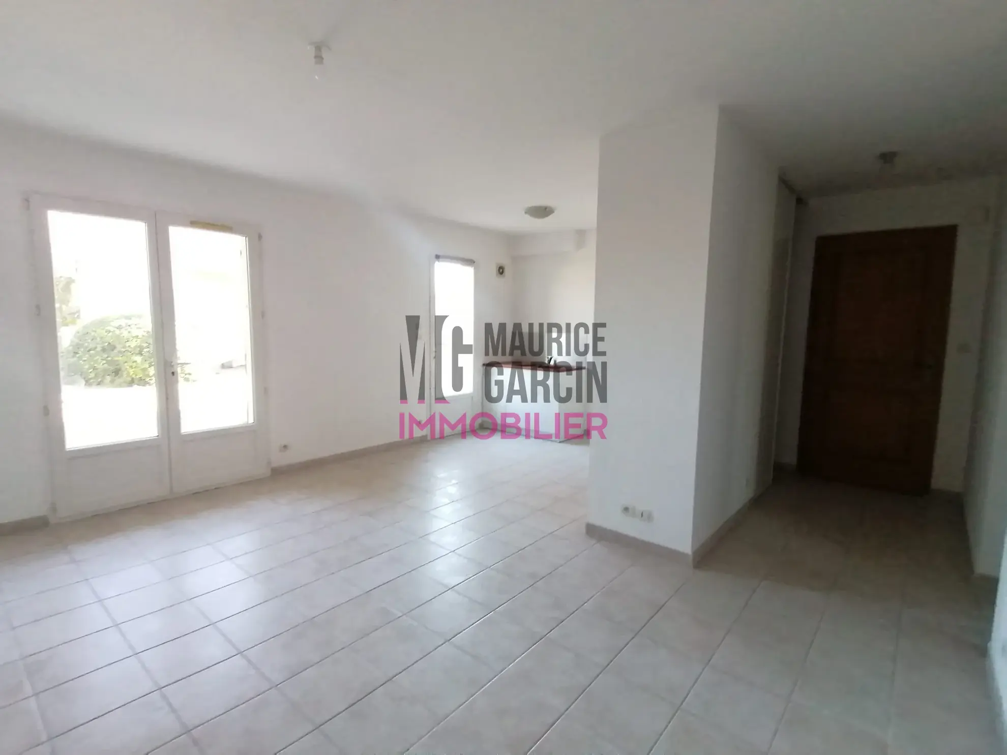 Appartement T2 avec terrasse et parking à L'Isle-sur-la-Sorgue 