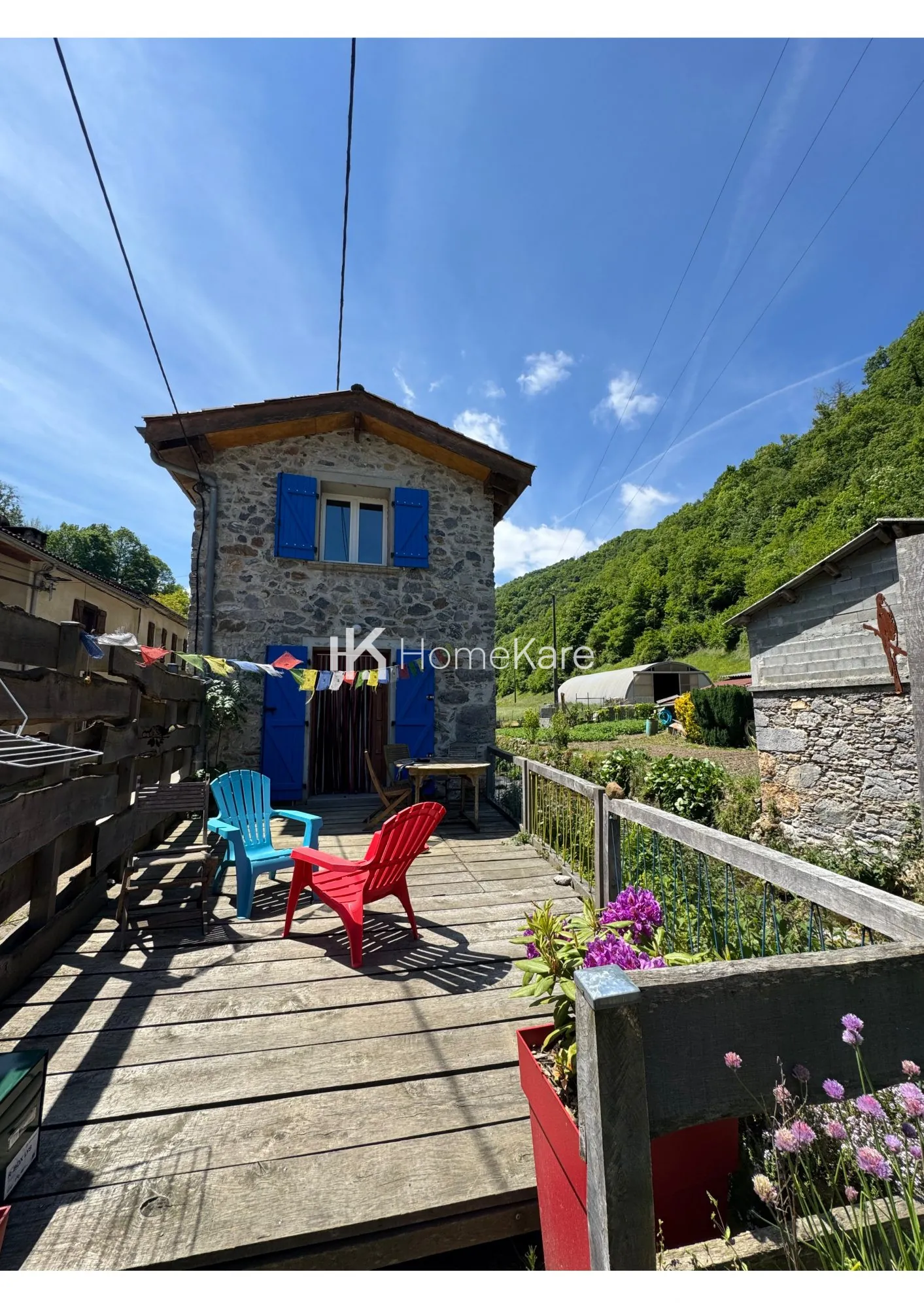 Maison à vendre à Nistos avec terrasse et vue sur la rivière dans un environnement naturel 