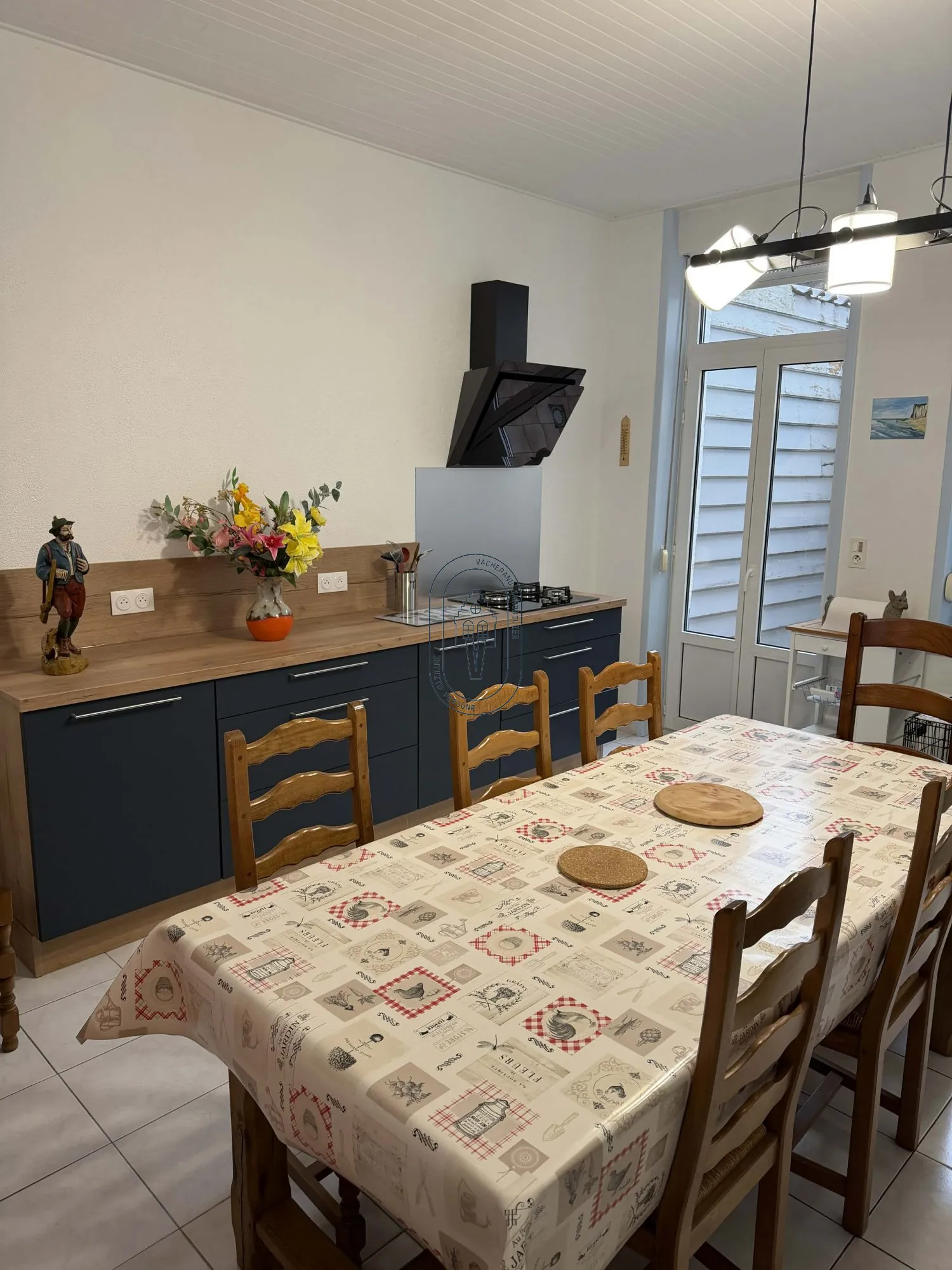 Maison de ville à vendre à Bergues - 110 m², 5 pièces, cour et cave 