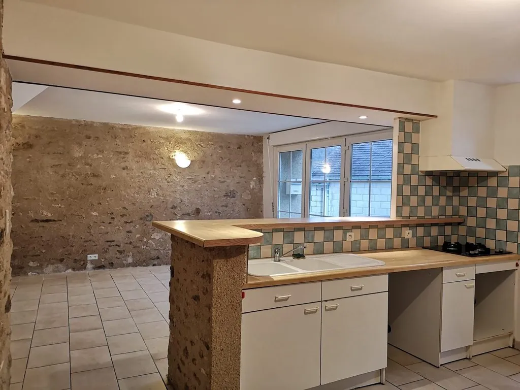 Maison ancienne rénovée à Morienval - 3 chambres, grande pièce à vivre, parking privé 