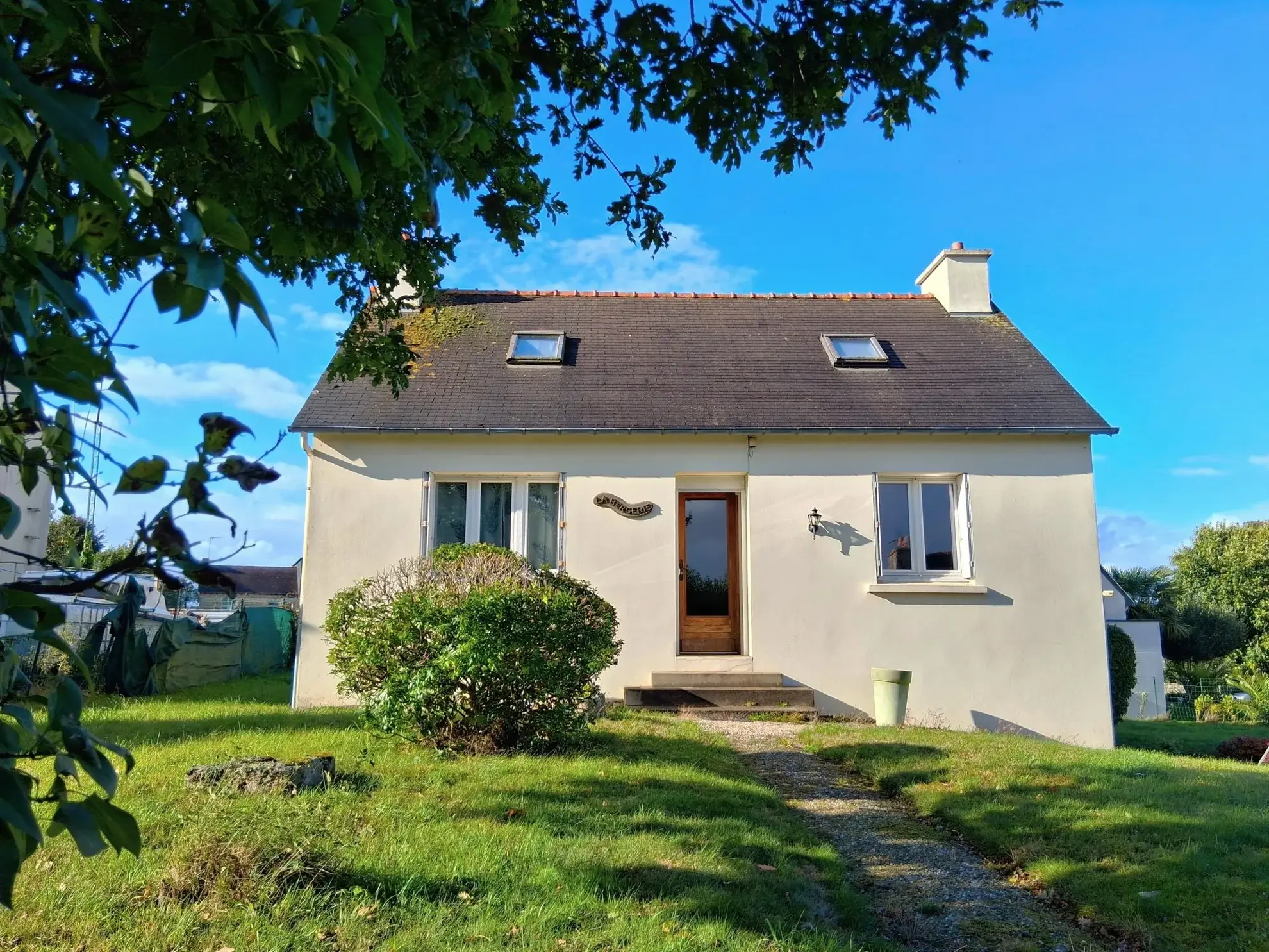 Charmante maison des années 60 avec garage et jardin à Le Foeil