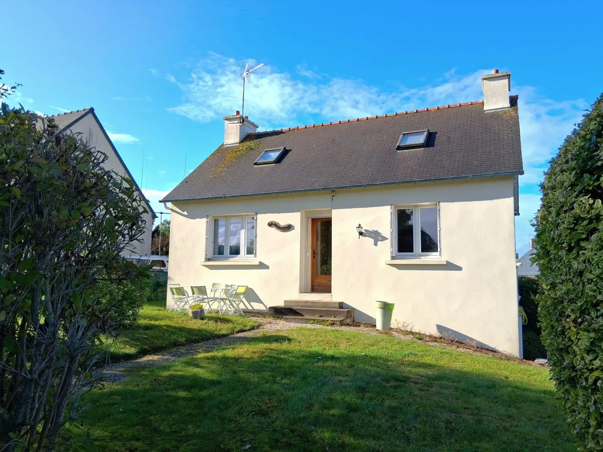 Charmante maison des années 60 avec garage et jardin à Le Foeil 