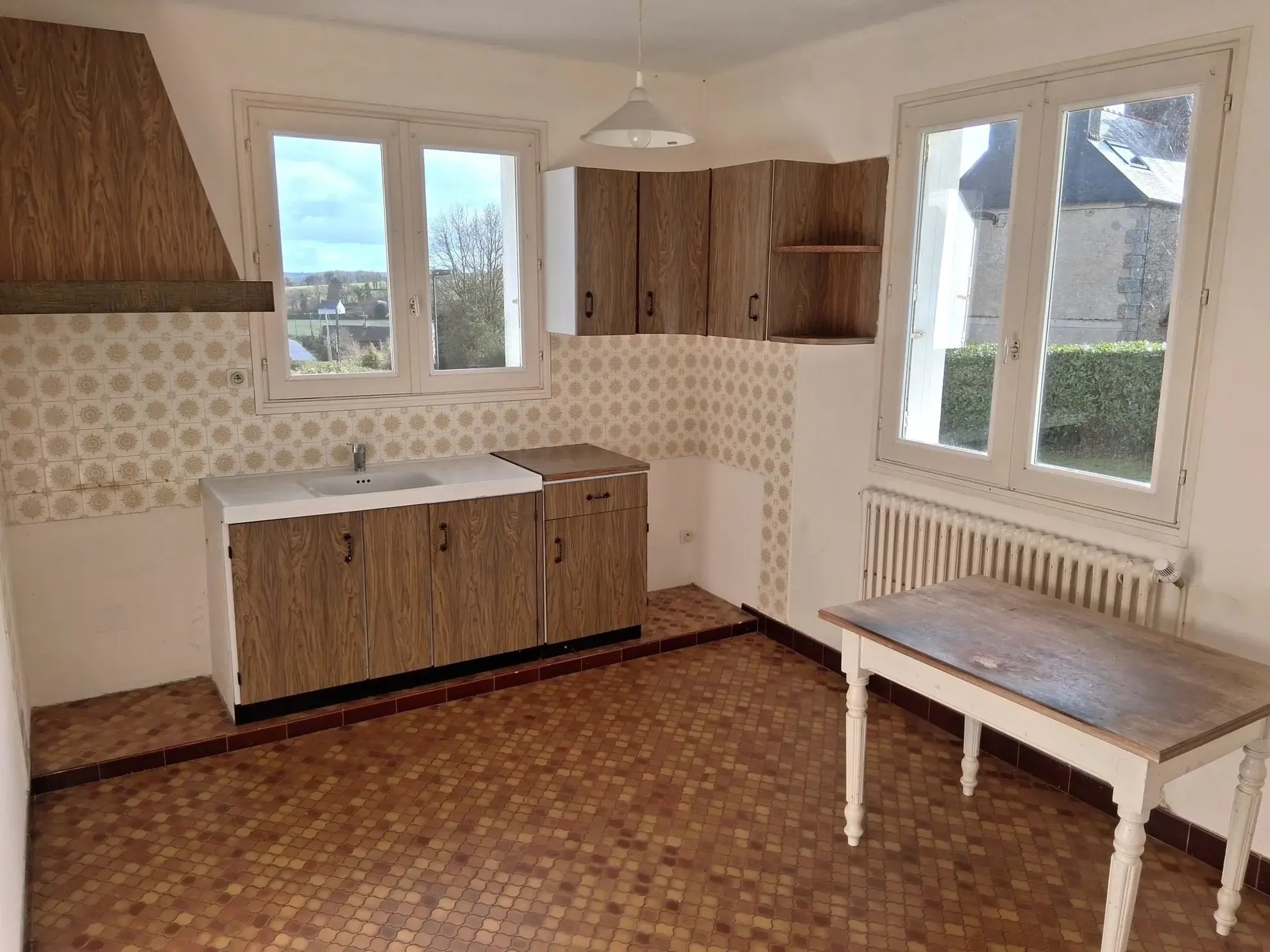 Charmante maison des années 60 avec garage et jardin à Le Foeil 