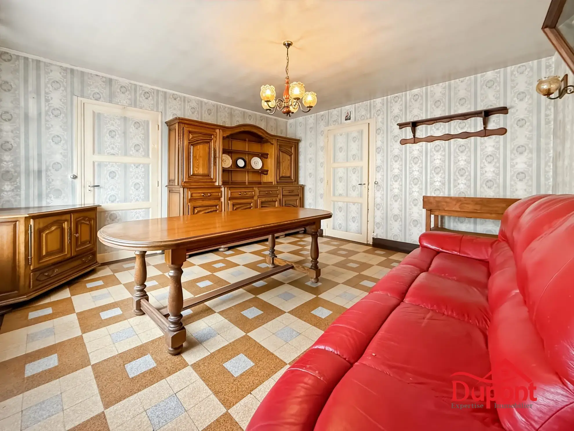 Maison en pierre à rénover au cœur d'Hargnies, charmant village ardennais 