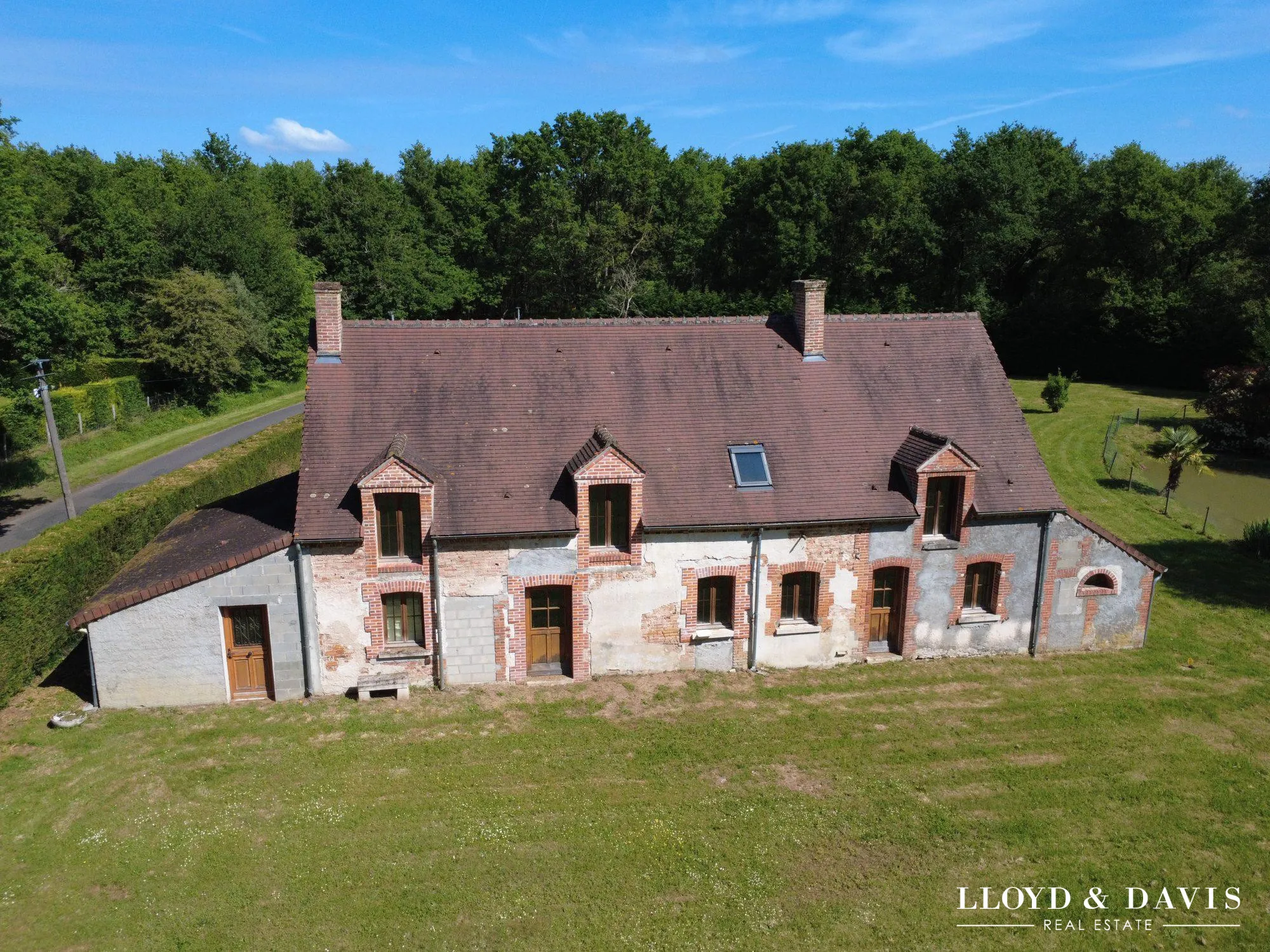 Fermette traditionnelle Fermette à rénover de 185 m² avec grand terrain à Le Moulinet-sur-Solin