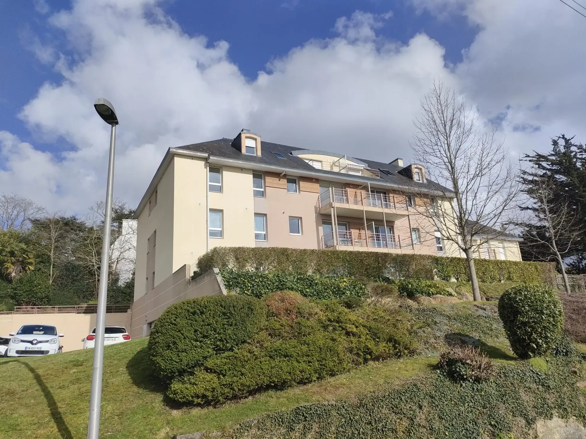 Appartement T1 Bis lumineux avec balcon et parking à Quimper