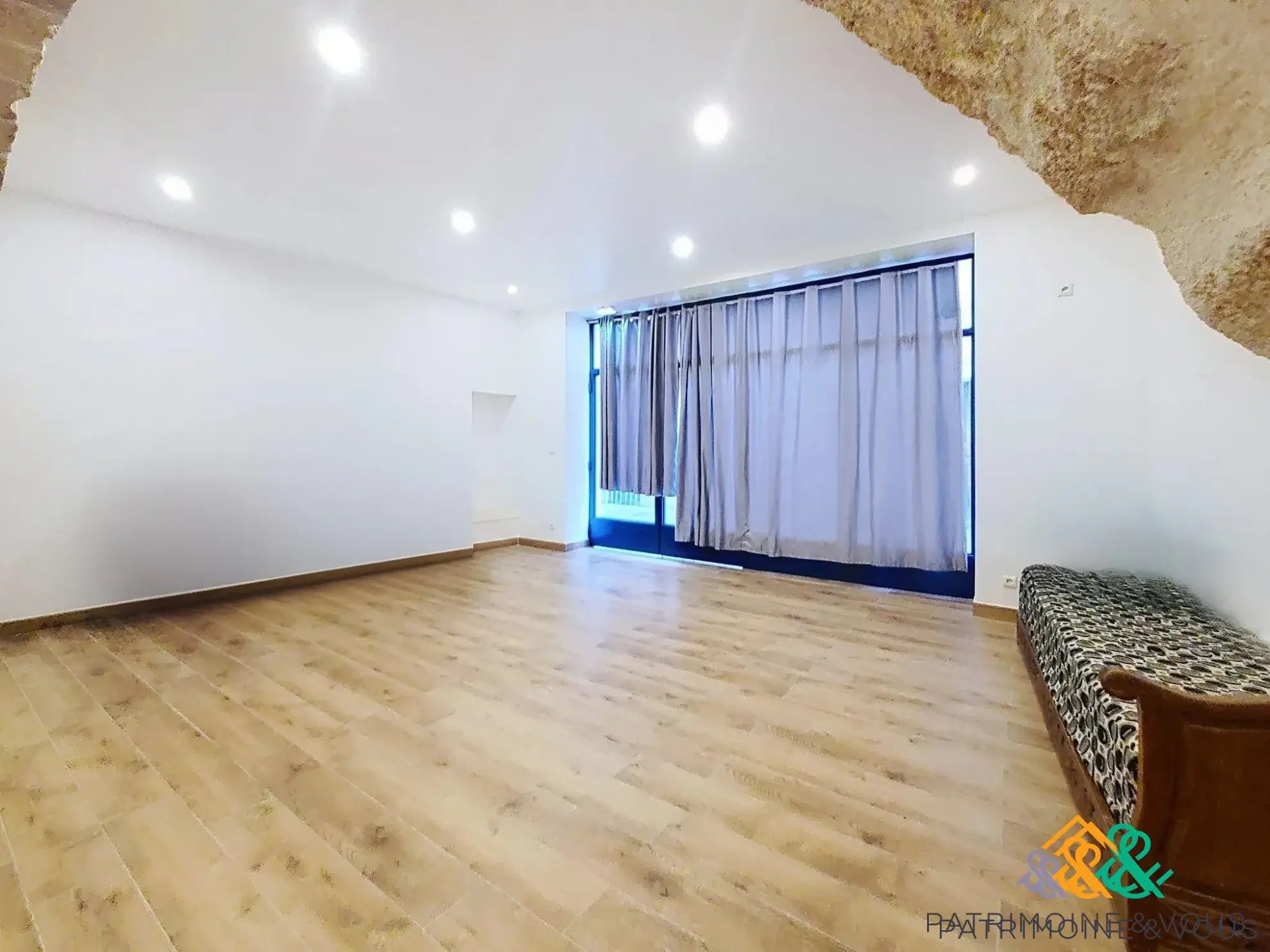 Local commercial à vendre en plein centre de Beaucaire, idéal pour activité commerciale ou libérale 