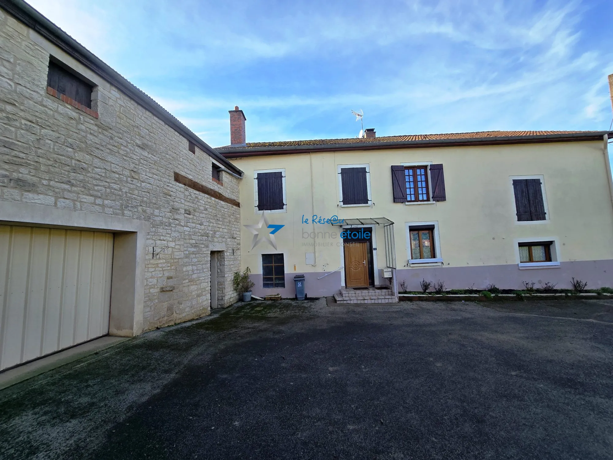 Ancienne ferme avec grand terrain proche de Chaumont - 145 m² habitables