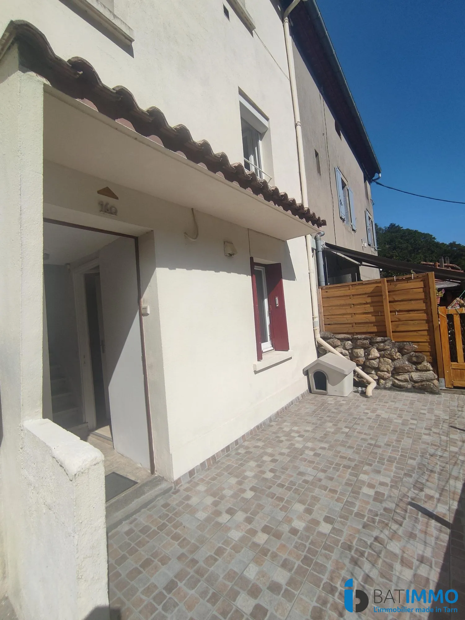 Maison de ville avec terrasse, jardinet et dépendances à Mazamet