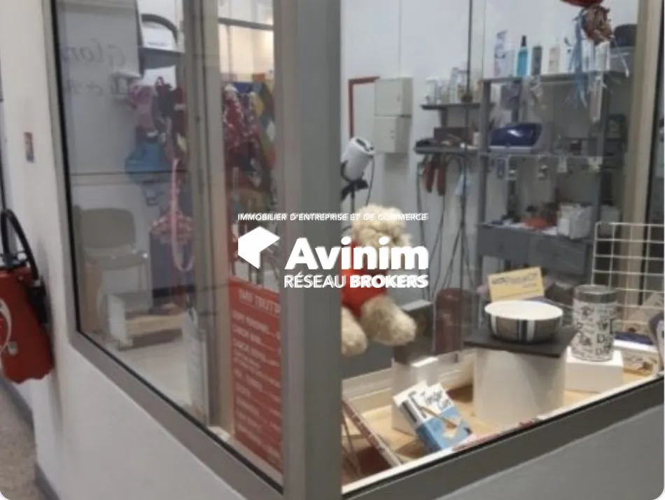 A vendre local commercial loué dans une galerie à Antibes - Investissement sécurisé