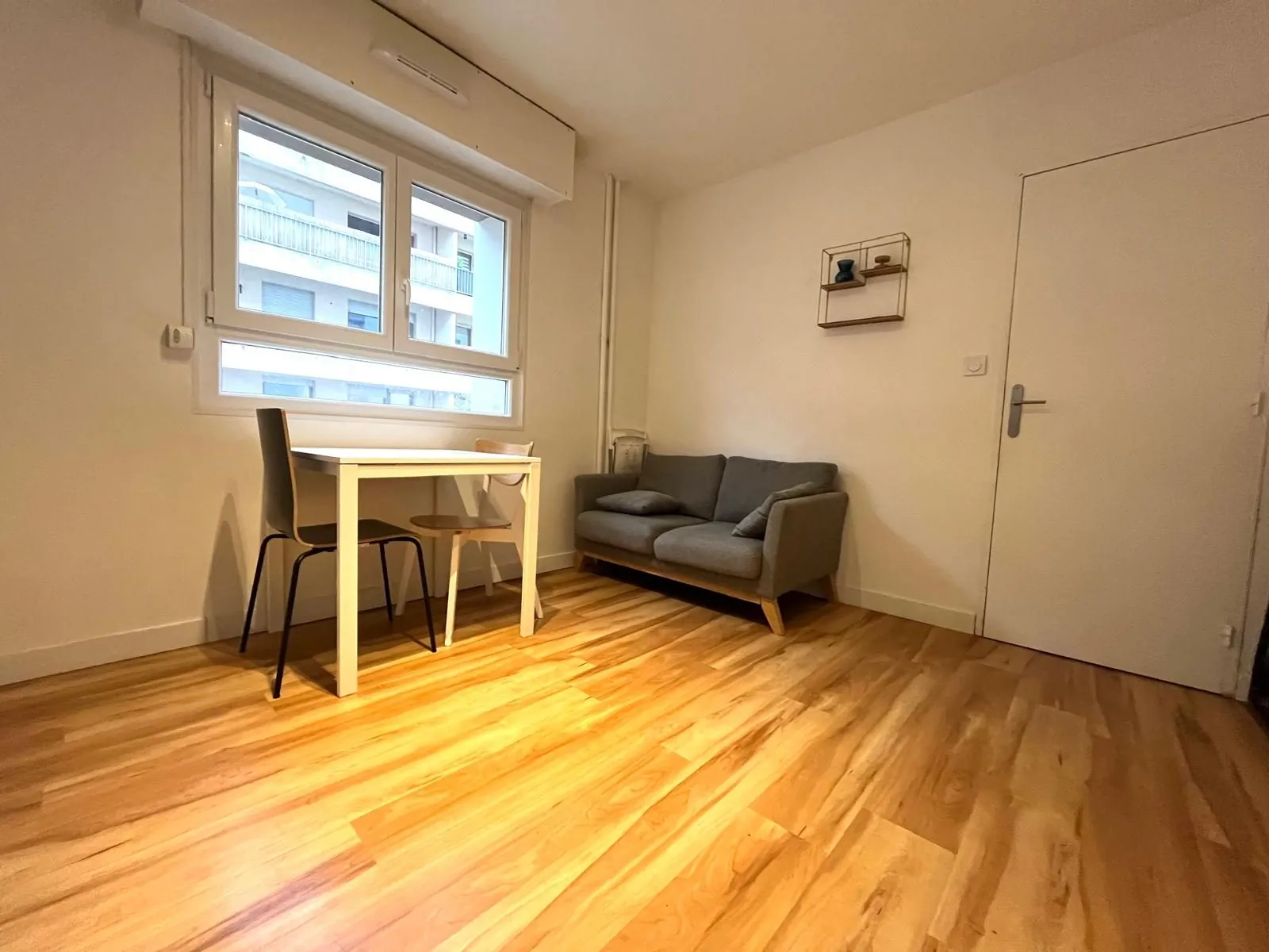 Pièce de vie BB1 Investissez dans un appartement F3 de 70 m² à Metz, rentabilité de 11,5 % 