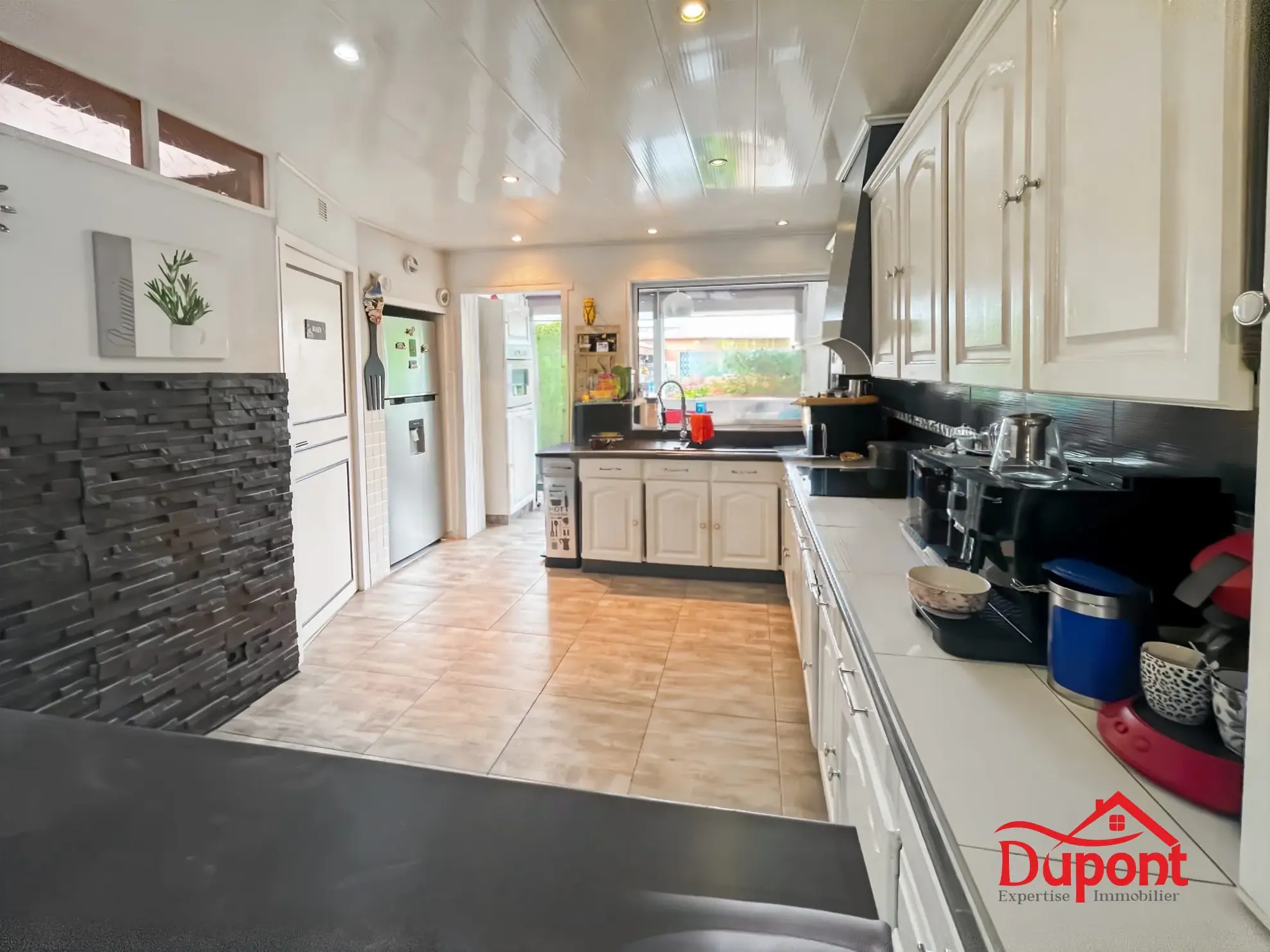 Maison 87 m² avec 2 chambres, garages et dépendance à Neuville Saint Amand 