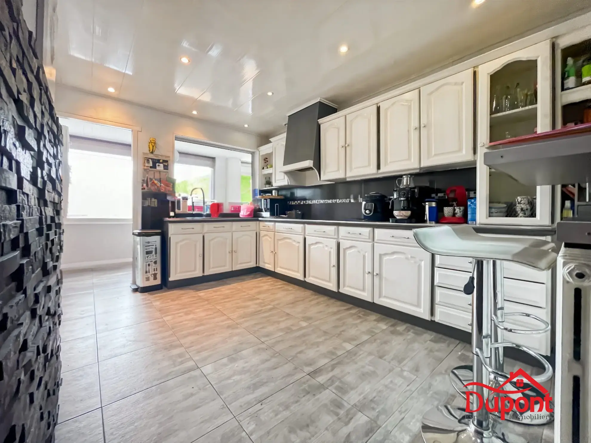 Maison 87 m² avec 2 chambres, garages et dépendance à Neuville Saint Amand 
