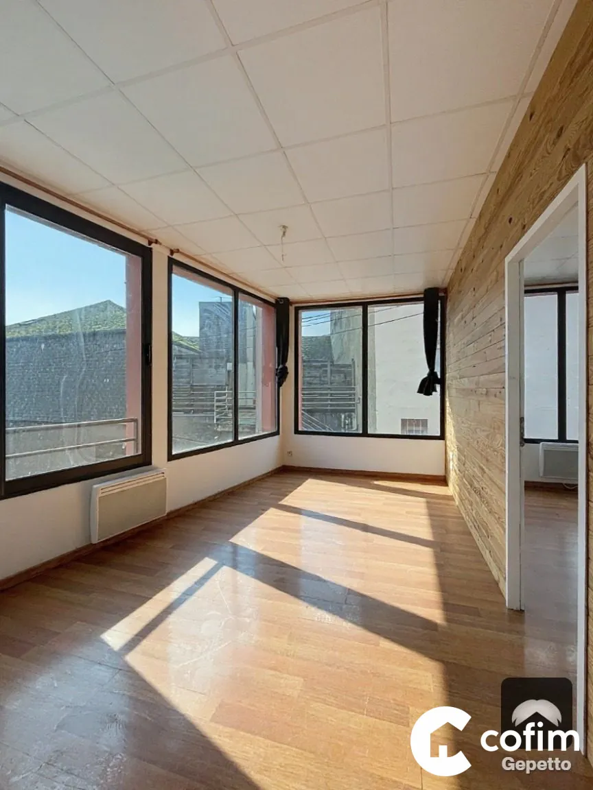 Salon / Séjour Appartement T2 de 53 m² à Lourdes, emplacement recherché proche du sanctuaire 