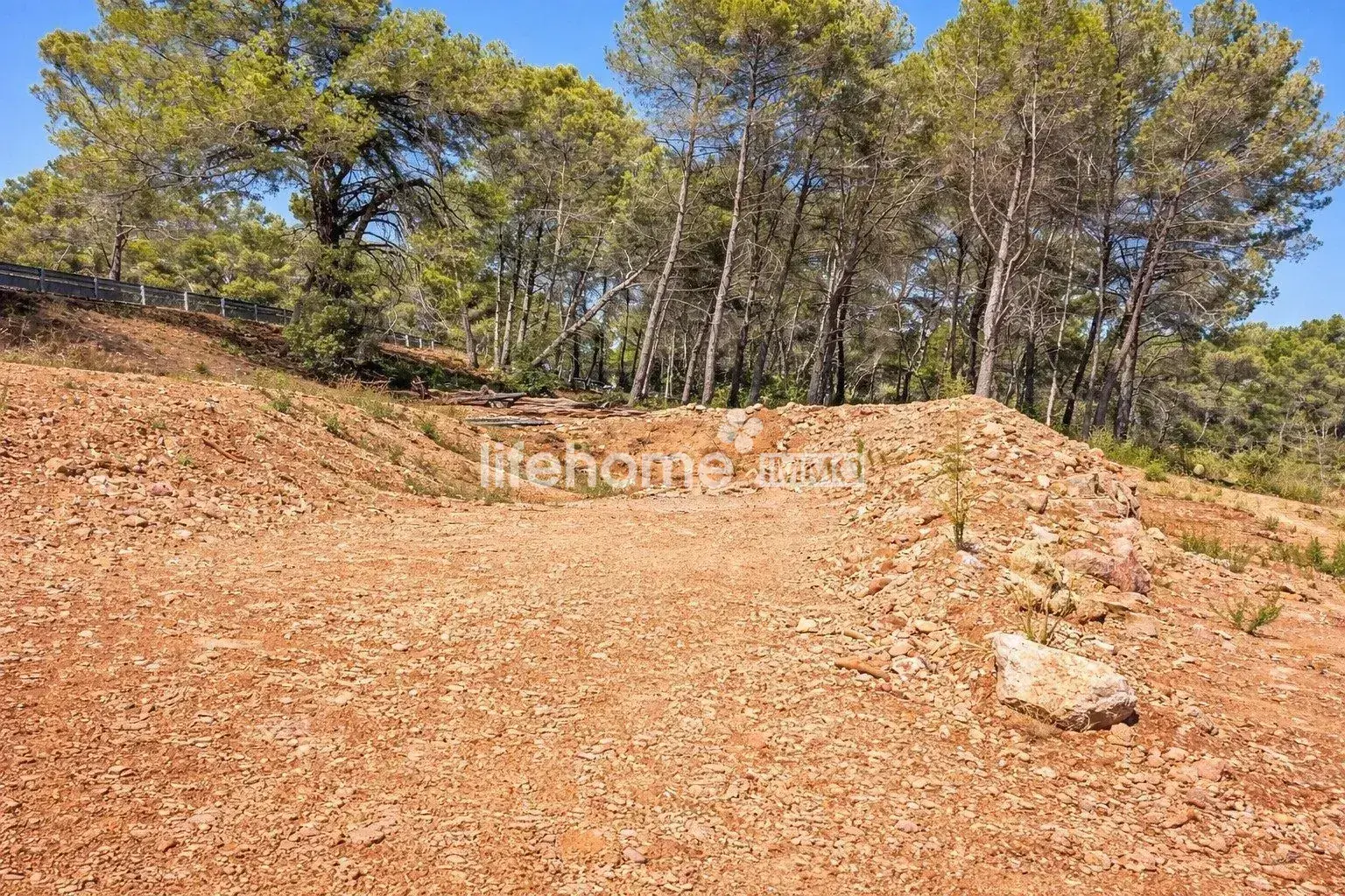 Terrain constructible à Salernes avec permis déjà accordé - 820 m² 
