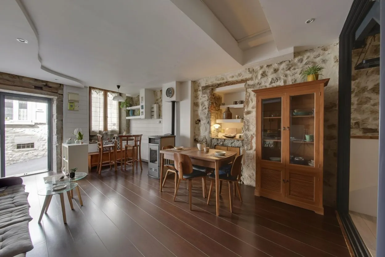 Charmante maison de village en triplex à Voreppe - 92 m² avec 2 chambres