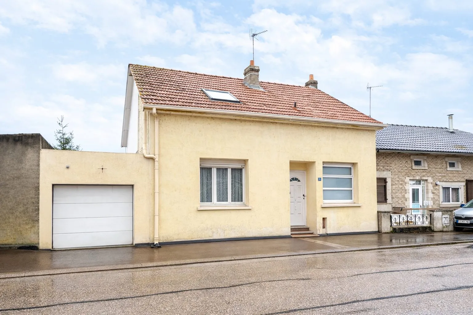 Maison de village à vendre à Atton, grand jardin et potentiel de rénovation