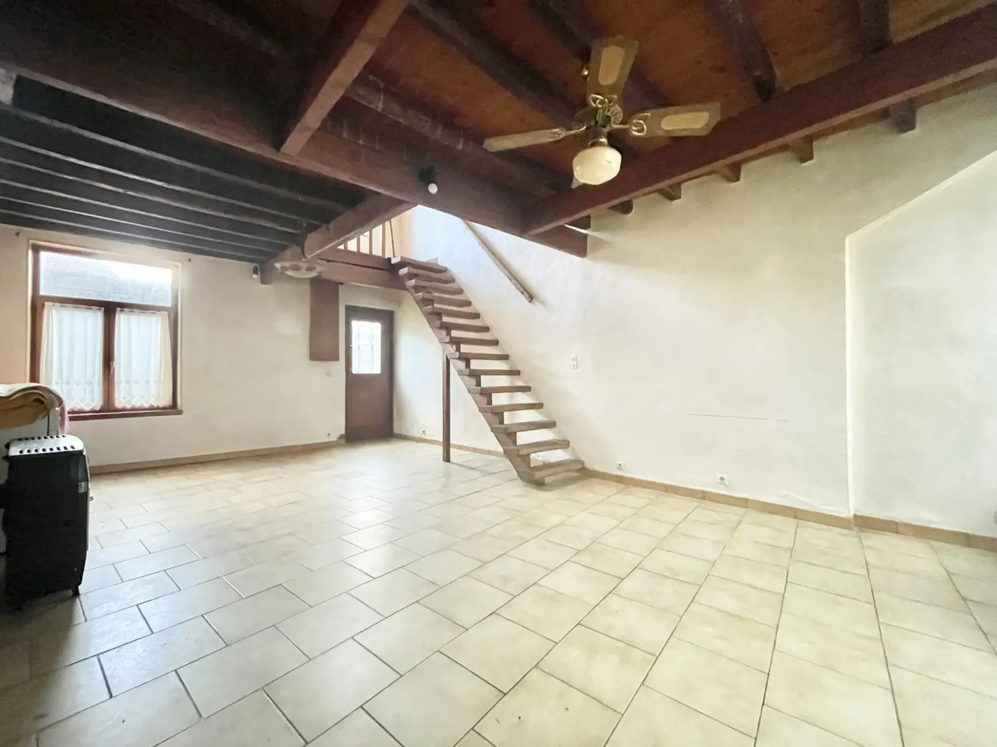 Maison ancienne à vendre à Halluin avec cour et 3 pièces principales 