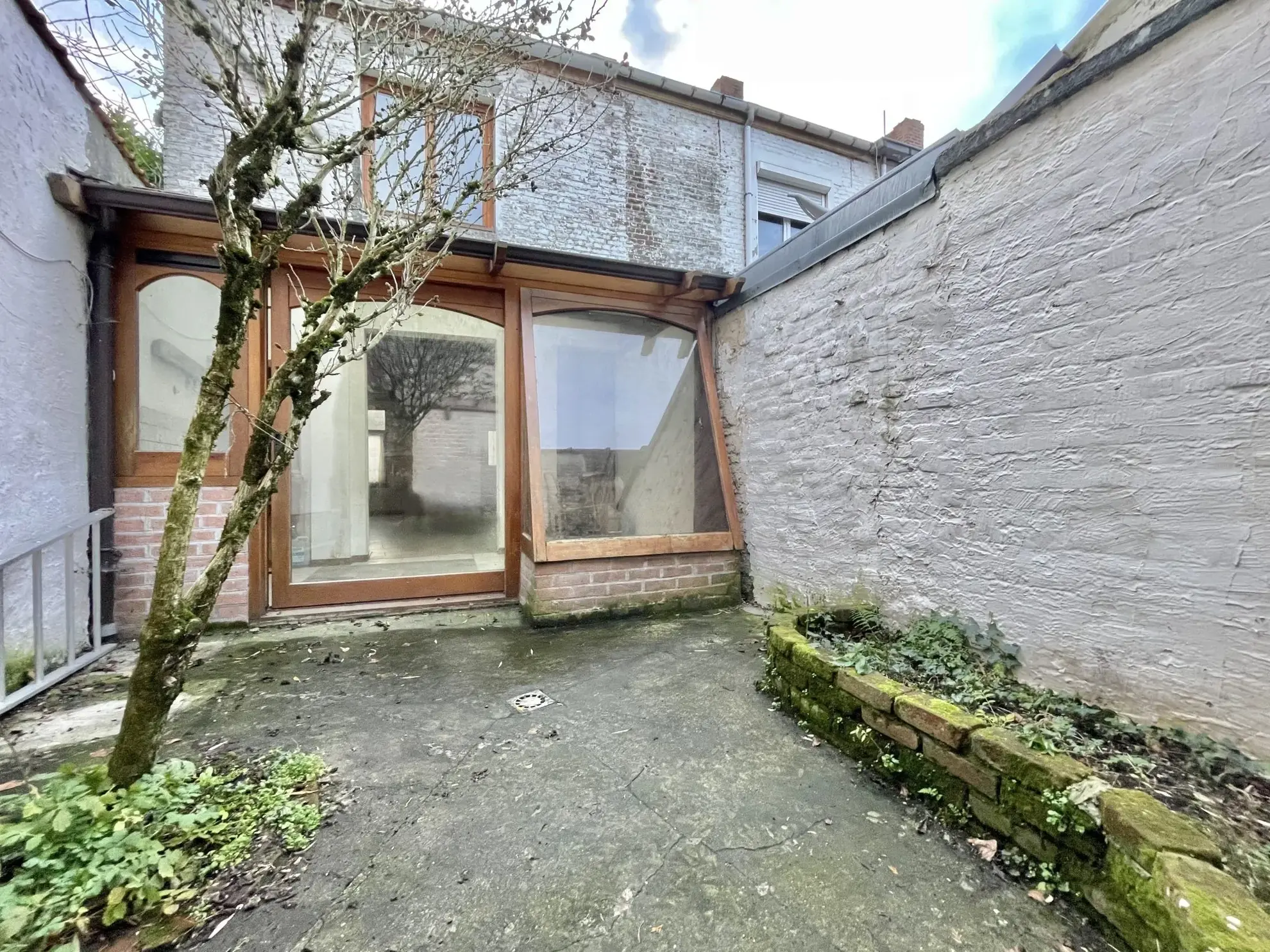 Maison ancienne à vendre à Halluin avec cour et 3 pièces principales