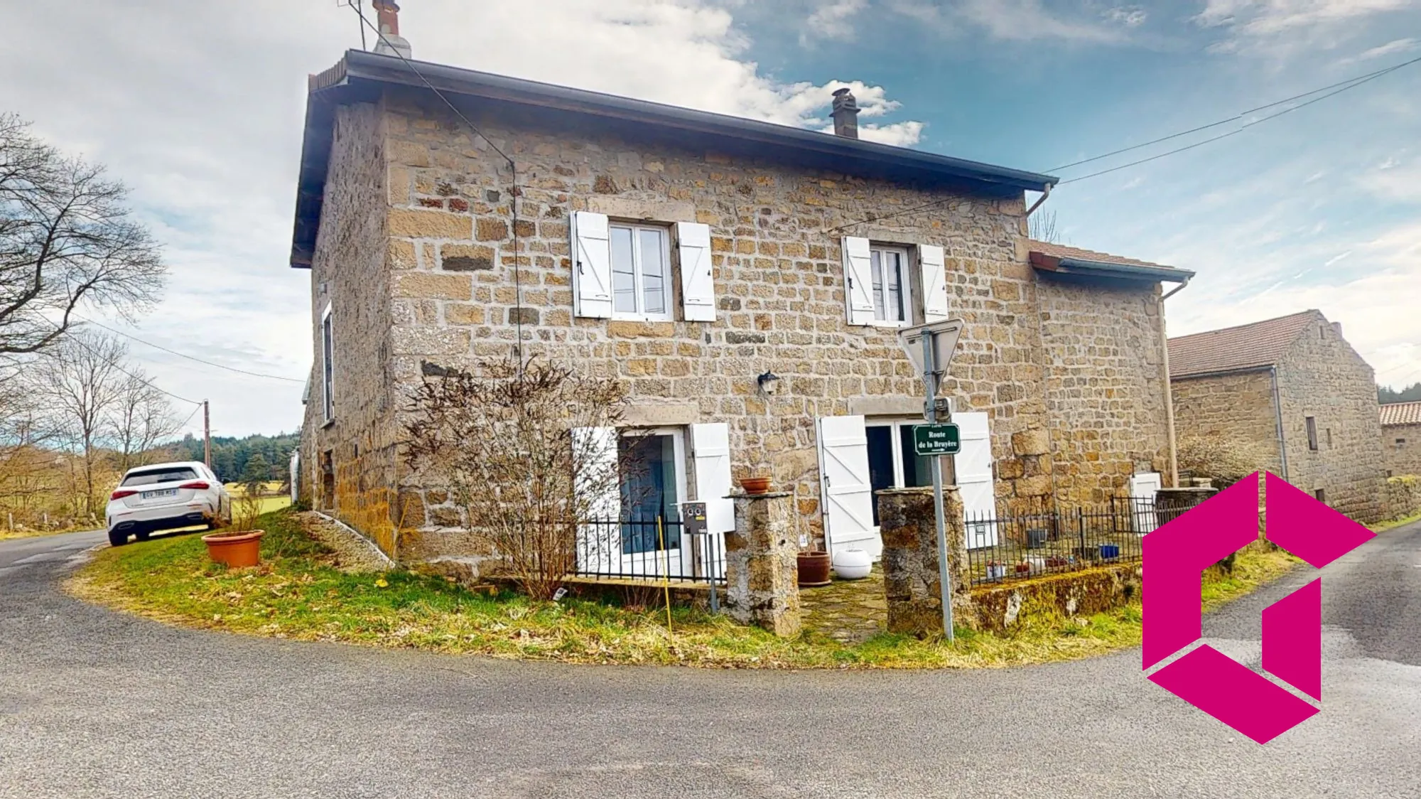 Charmante maison en pierres rénovée avec jardin à Lapte