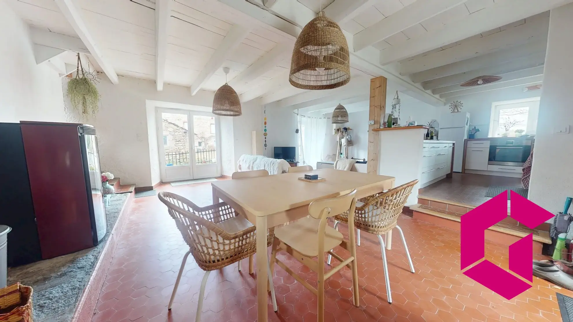 Charmante maison en pierres rénovée avec jardin à Lapte 