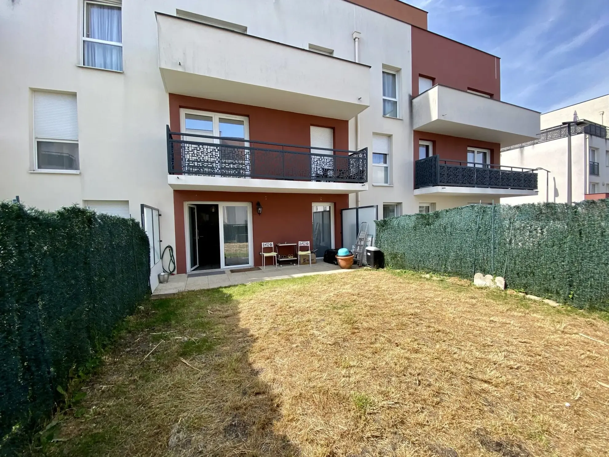 Superbe appartement F2 avec terrasse, jardin et parking à Chelles