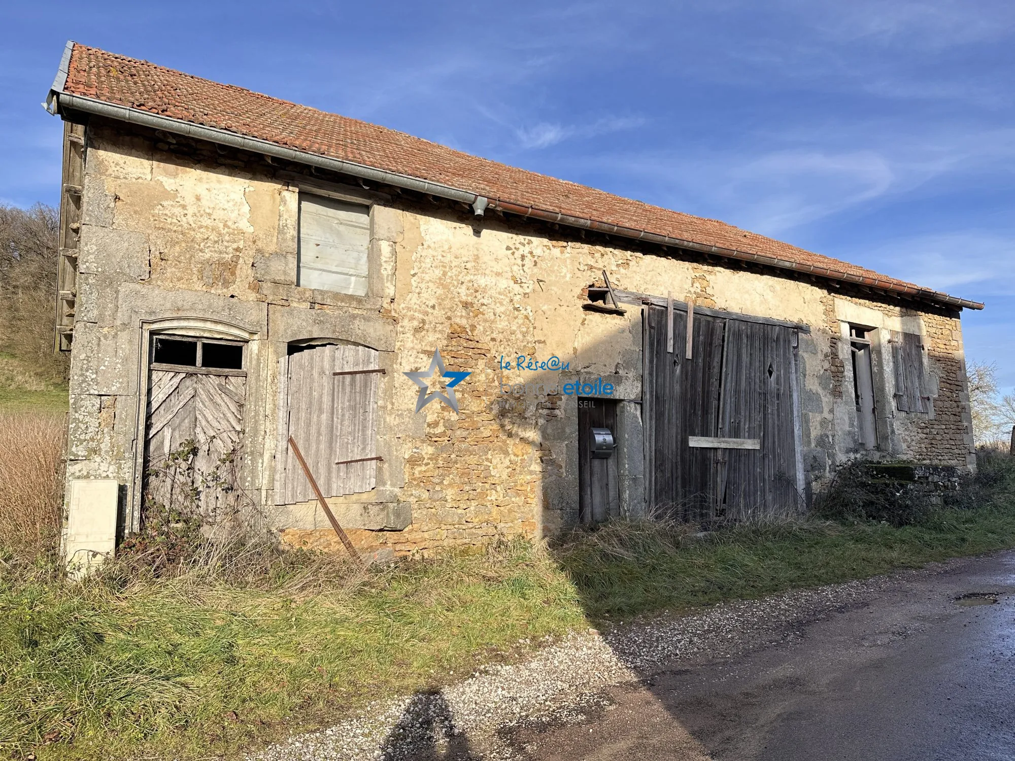Grande grange à vendre à Merrey avec terrain de 4410 m² - Potentiel exceptionnel