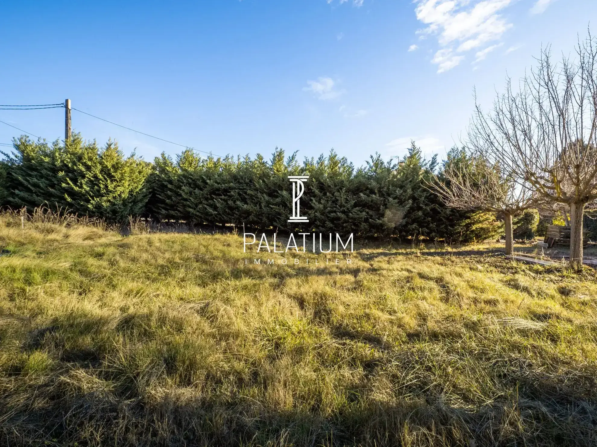 Terrain constructible de 600 m² à Pierrevert – Emplacement calme et vue dégagée 