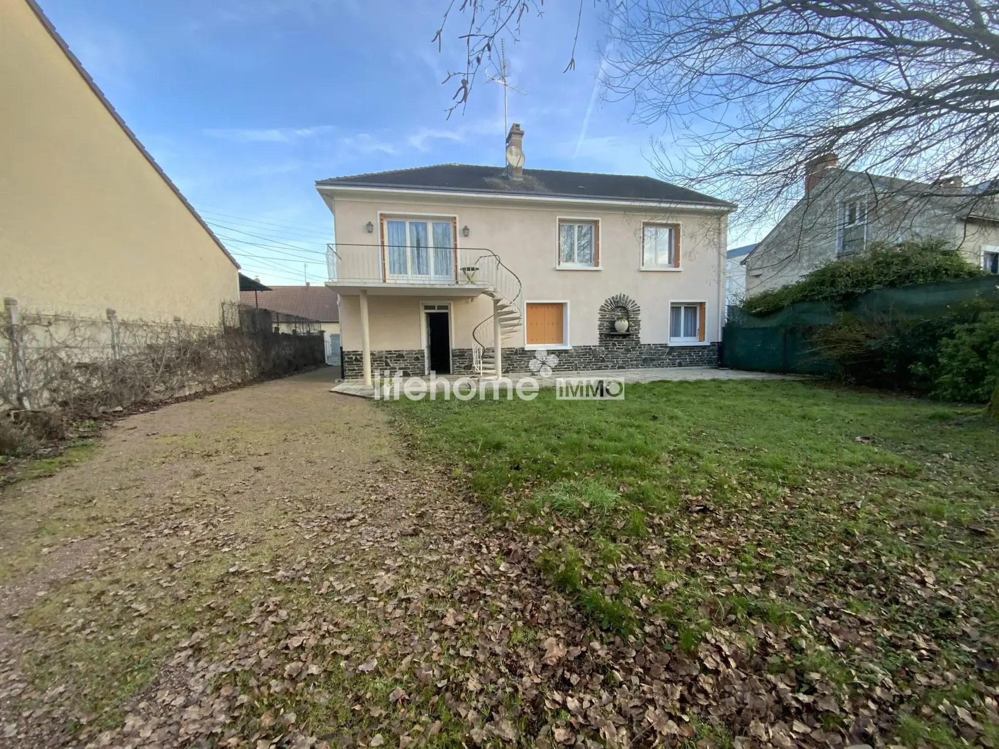 Maison spacieuse de 183 m² avec 6 chambres et jardin à Châteauroux