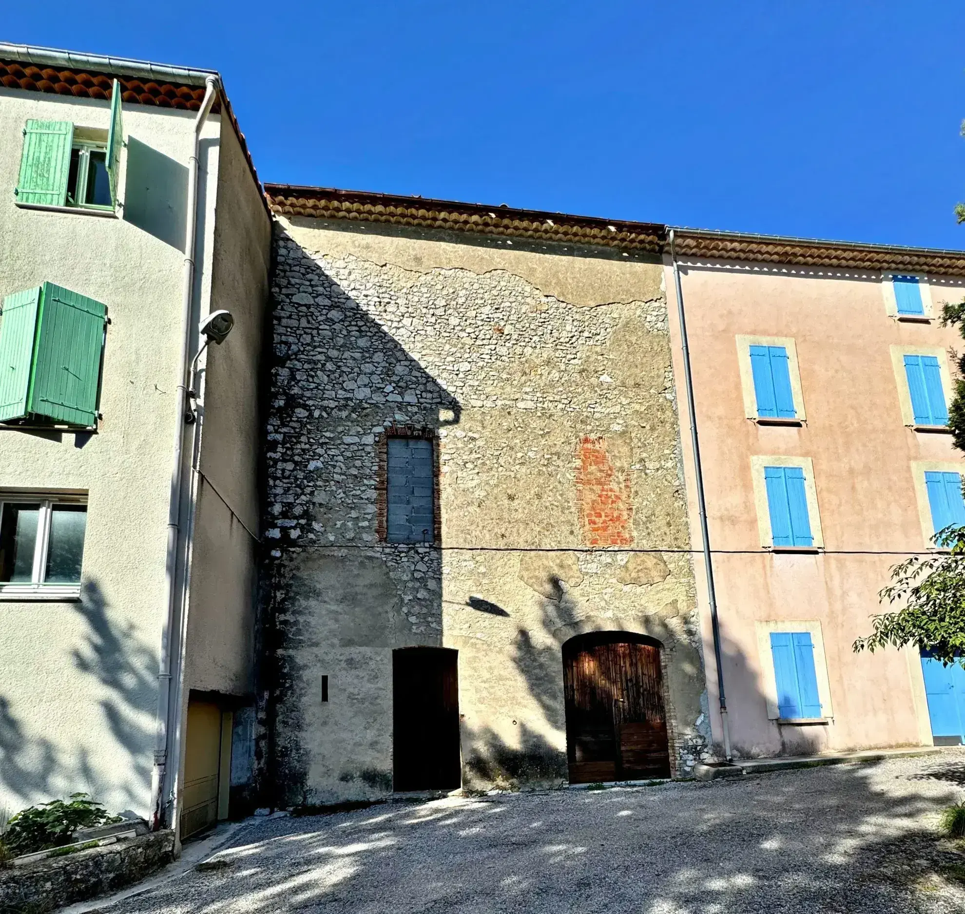Immeuble à vendre à Comps-sur-Artuby avec grand potentiel et vue panoramique 