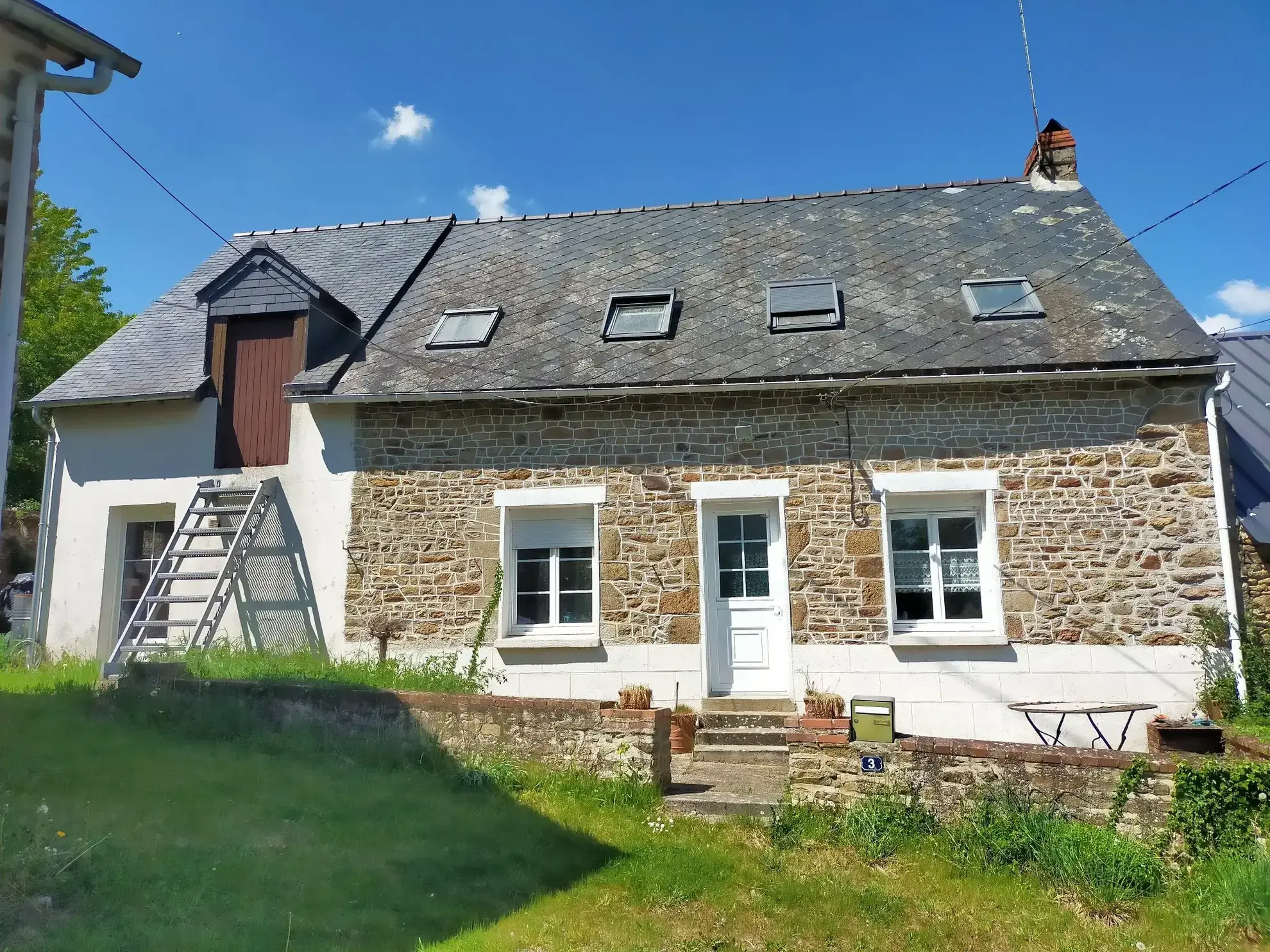 maison à vendre Courcité  Maison de campagne avec deux maisons à Courcite, 147 m², proche commodités
