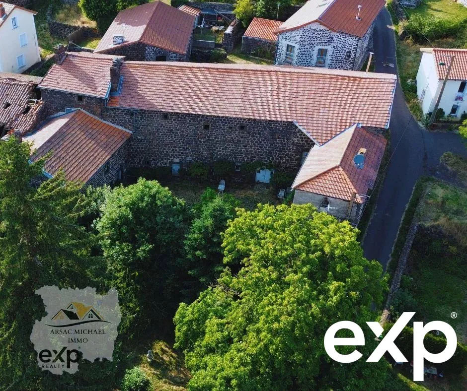 Propriété médiévale unique à restaurer à Cayres, cœur de la France