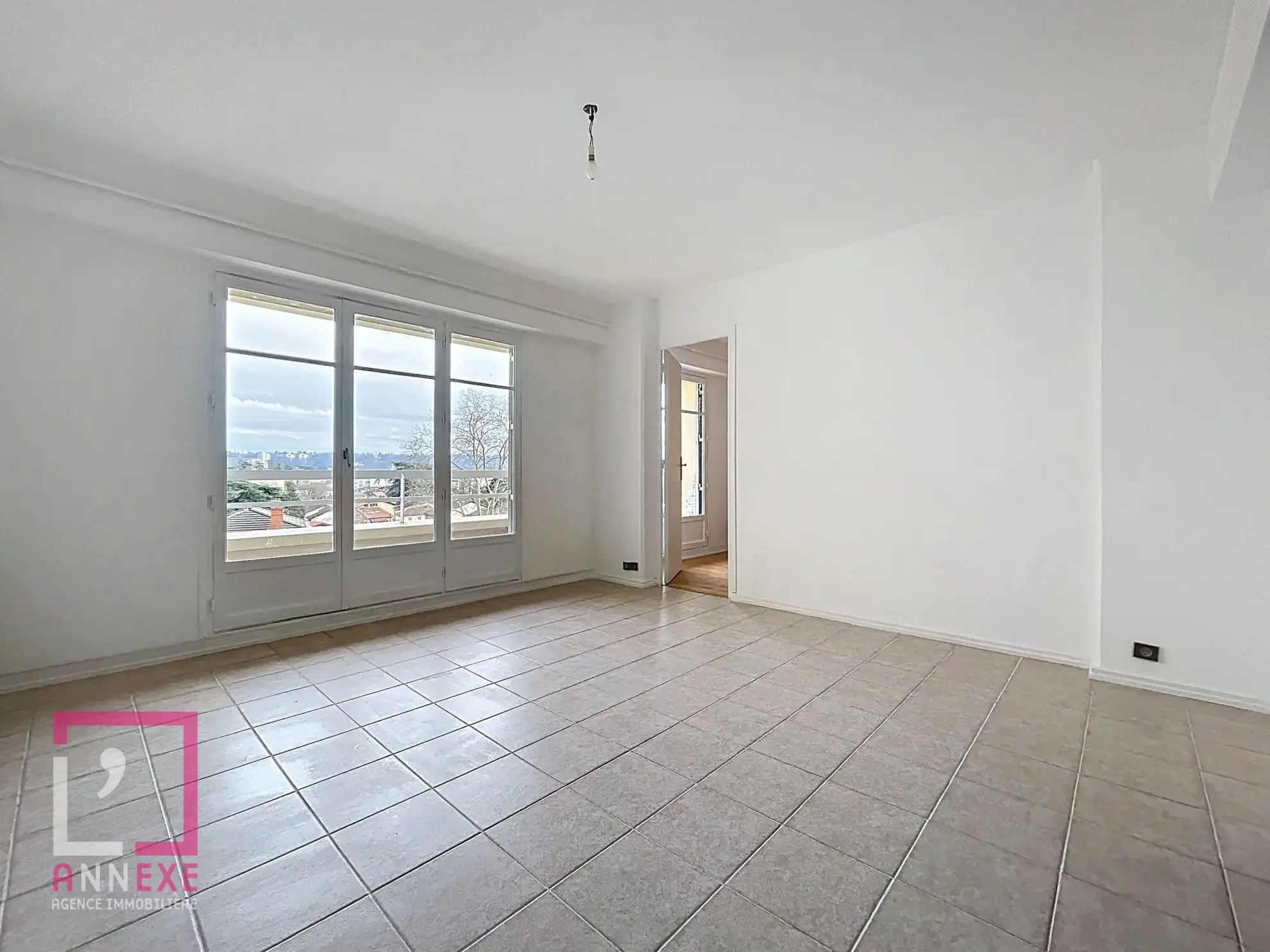 Appartement lumineux avec 3 balcons et vue dégagée à Fontaines-sur-Saône 