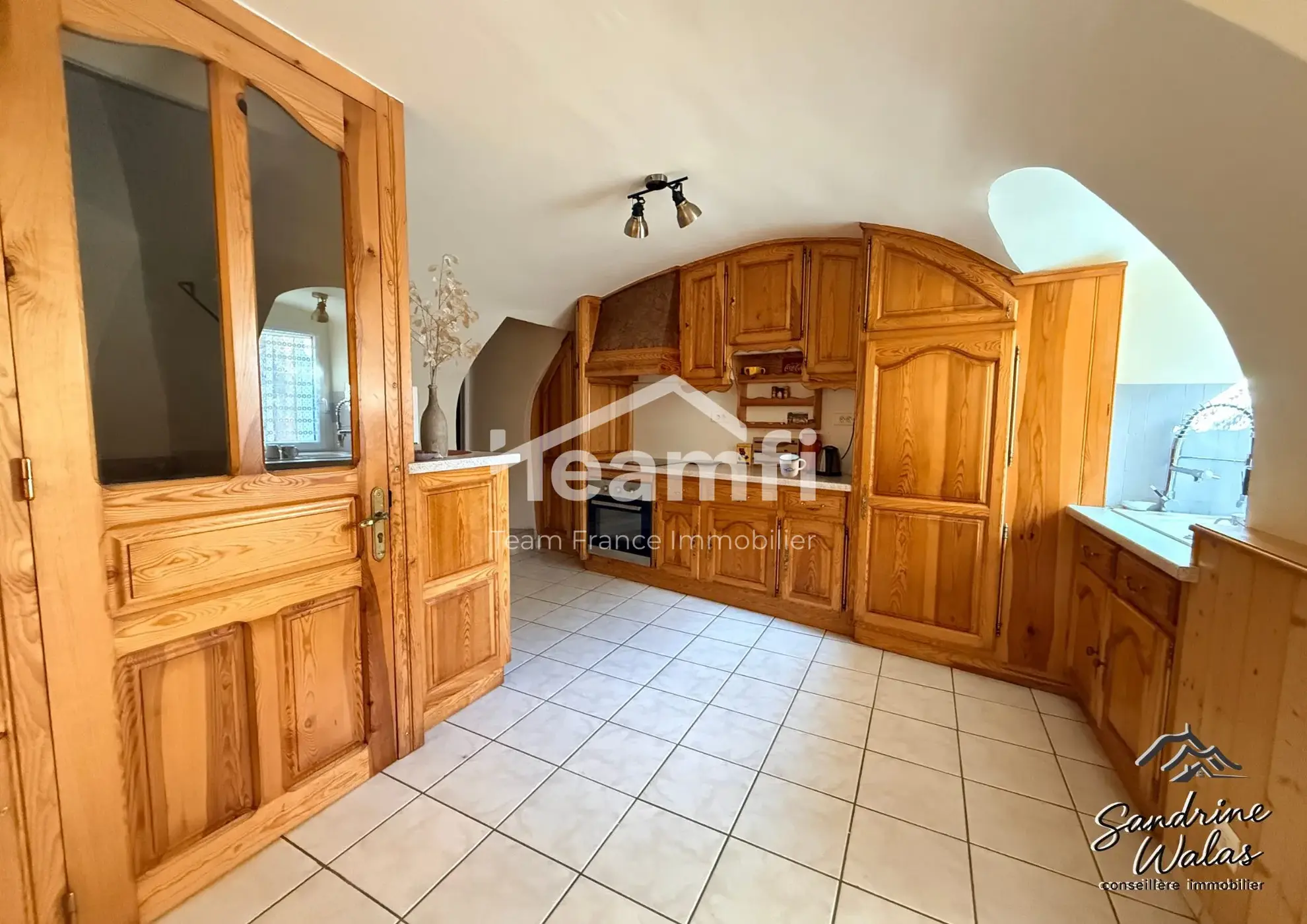 Maison vigneronne avec terrasse à Vic-le-Comte – 90 m², calme et vue exceptionnelle 