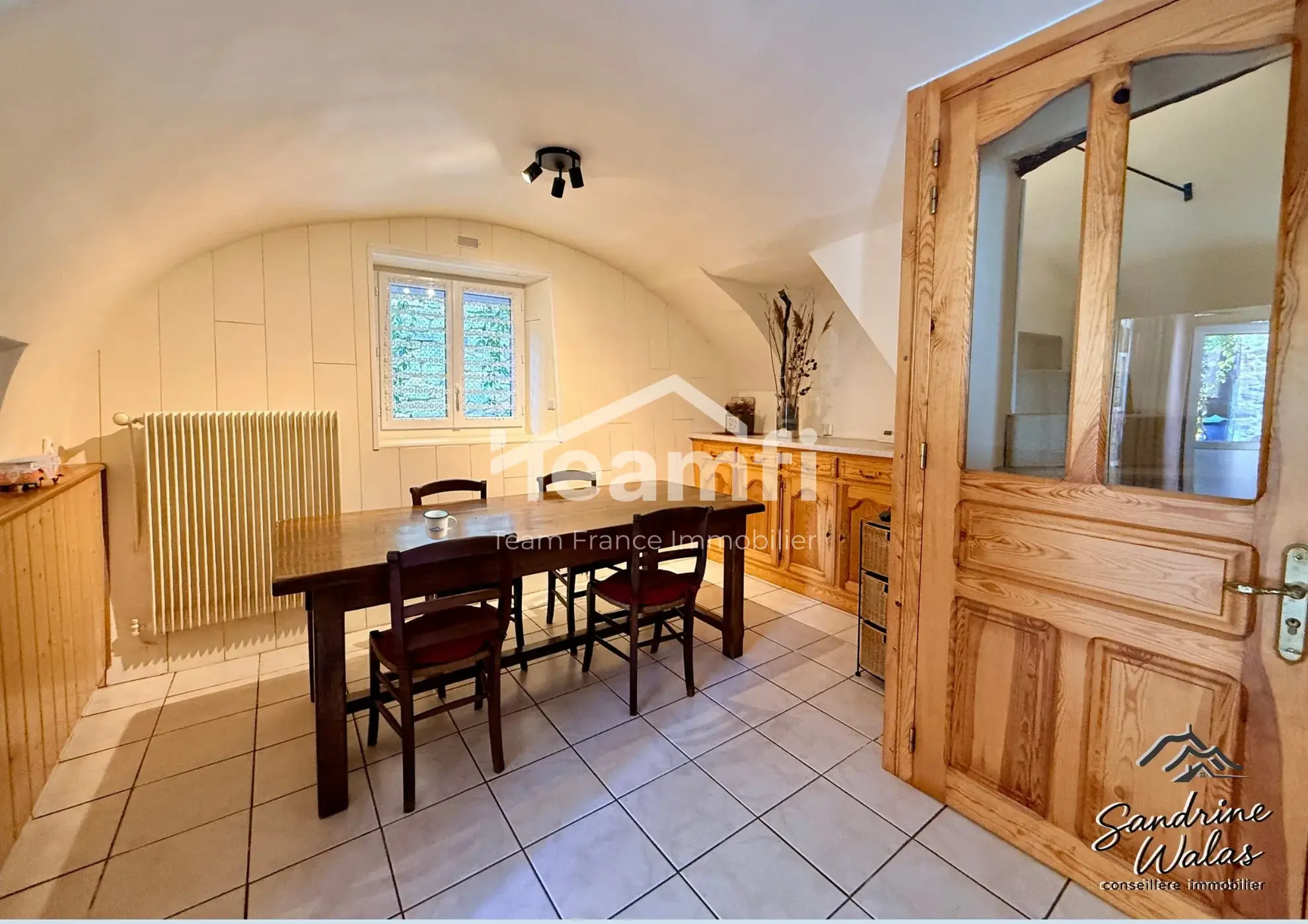 Maison vigneronne avec terrasse à Vic-le-Comte – 90 m², calme et vue exceptionnelle 