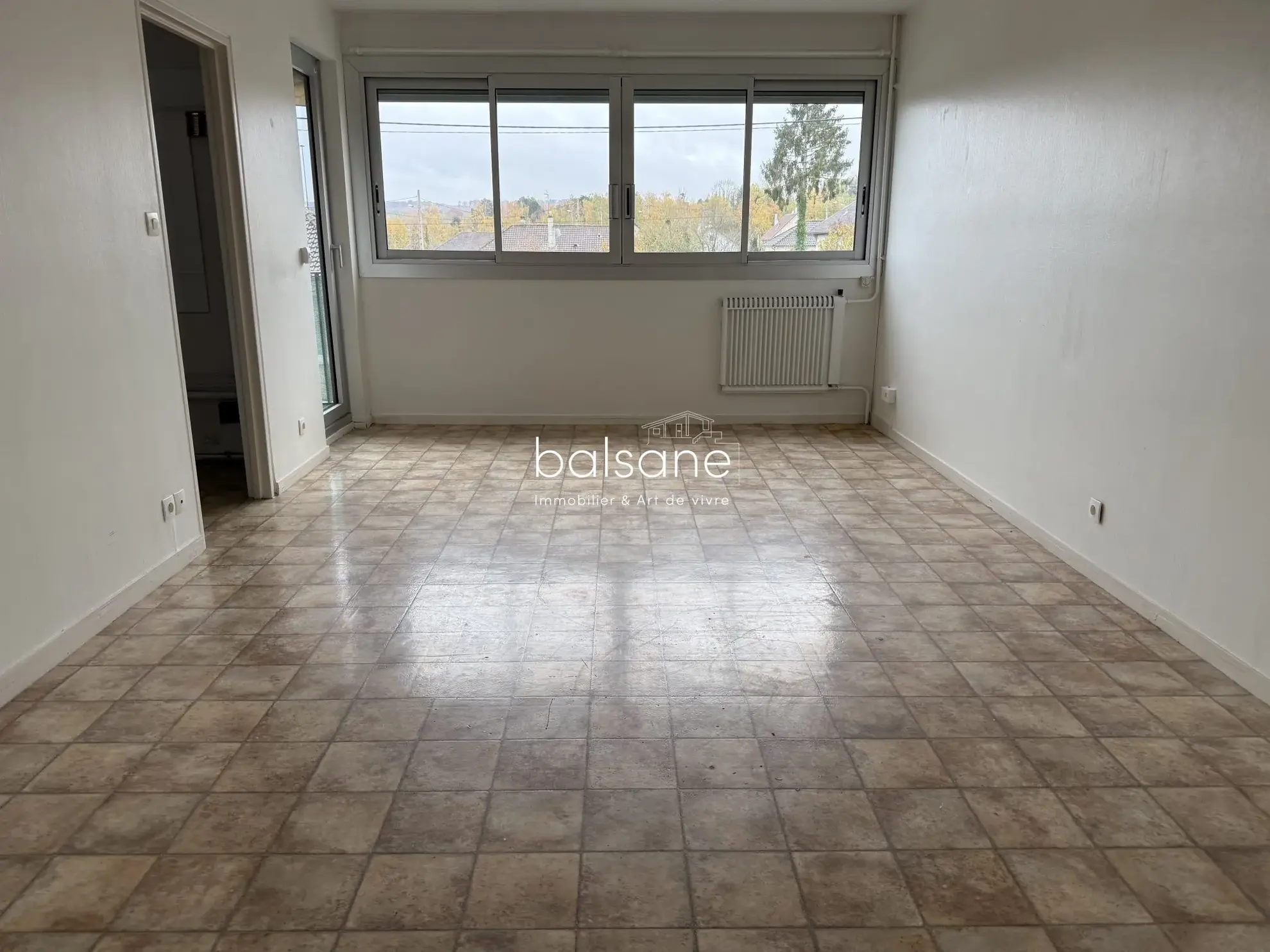 Séjour Appartement T4 spacieux et lumineux avec balcon à Saint-Pierre-lès-Elbeuf