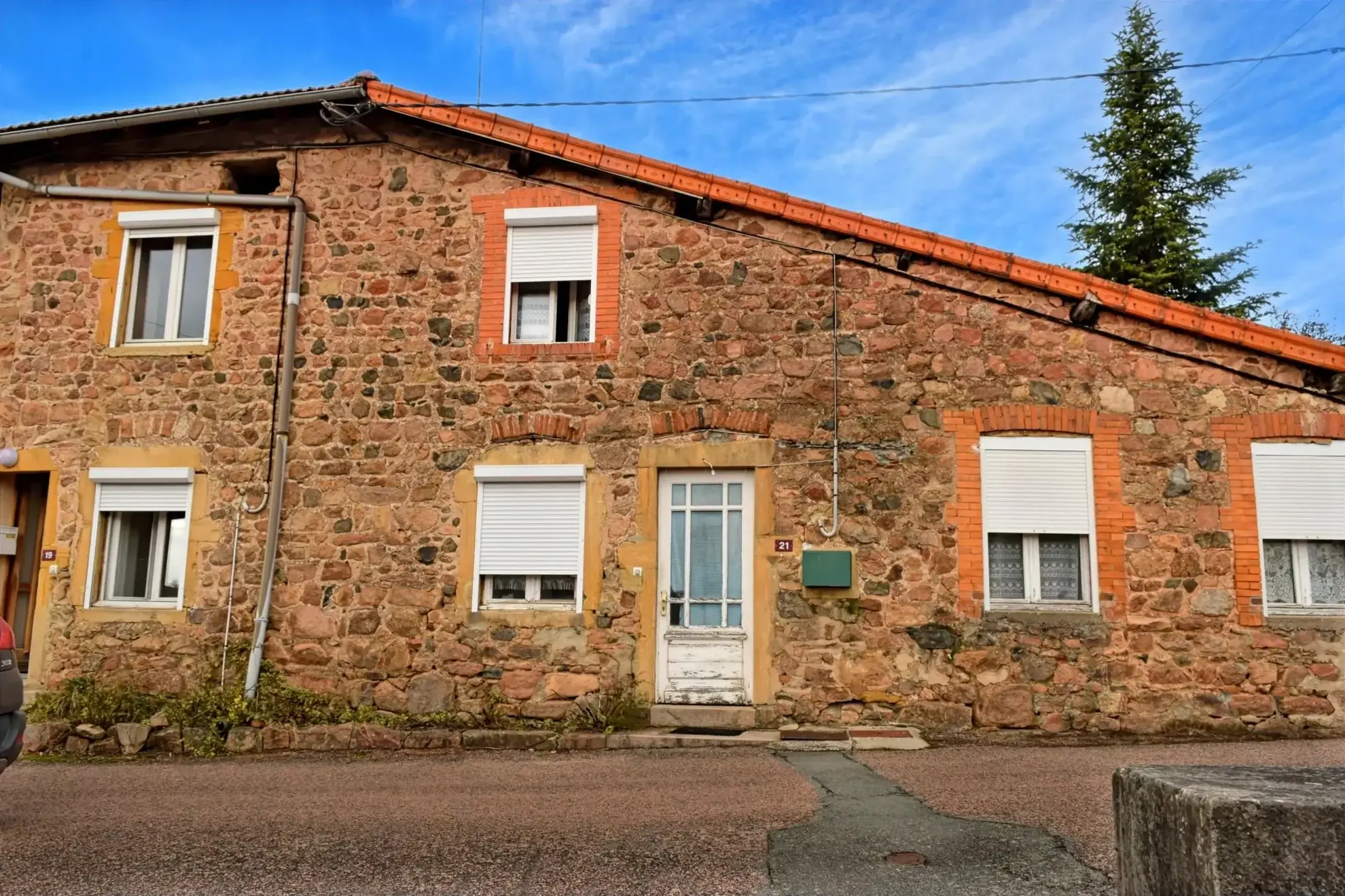 Immeuble de rapport à la vente à Cours la Ville, 120 m² avec terrain 420 m²